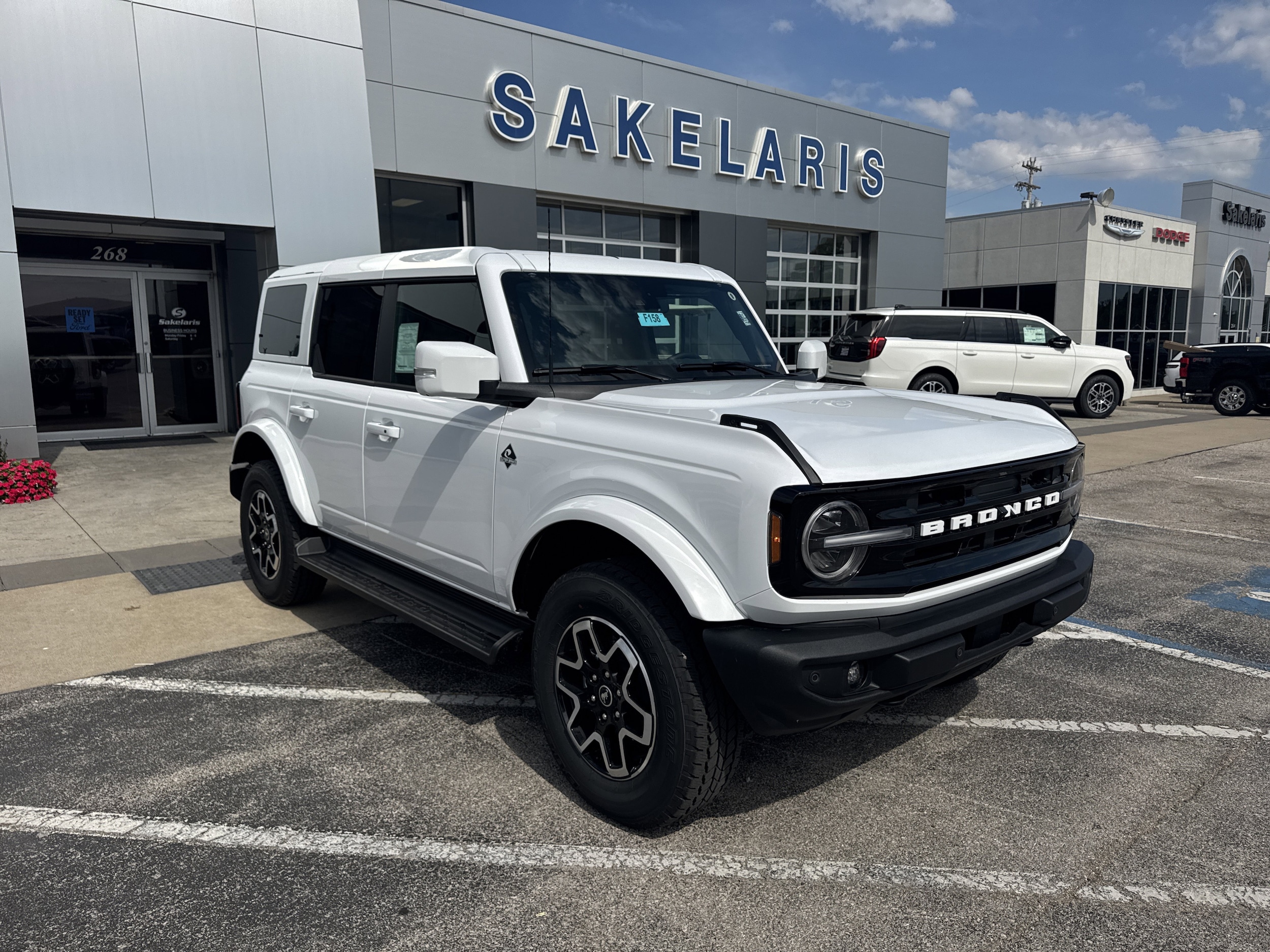 2025 Ford Bronco 4-Door Outer Banks's photo