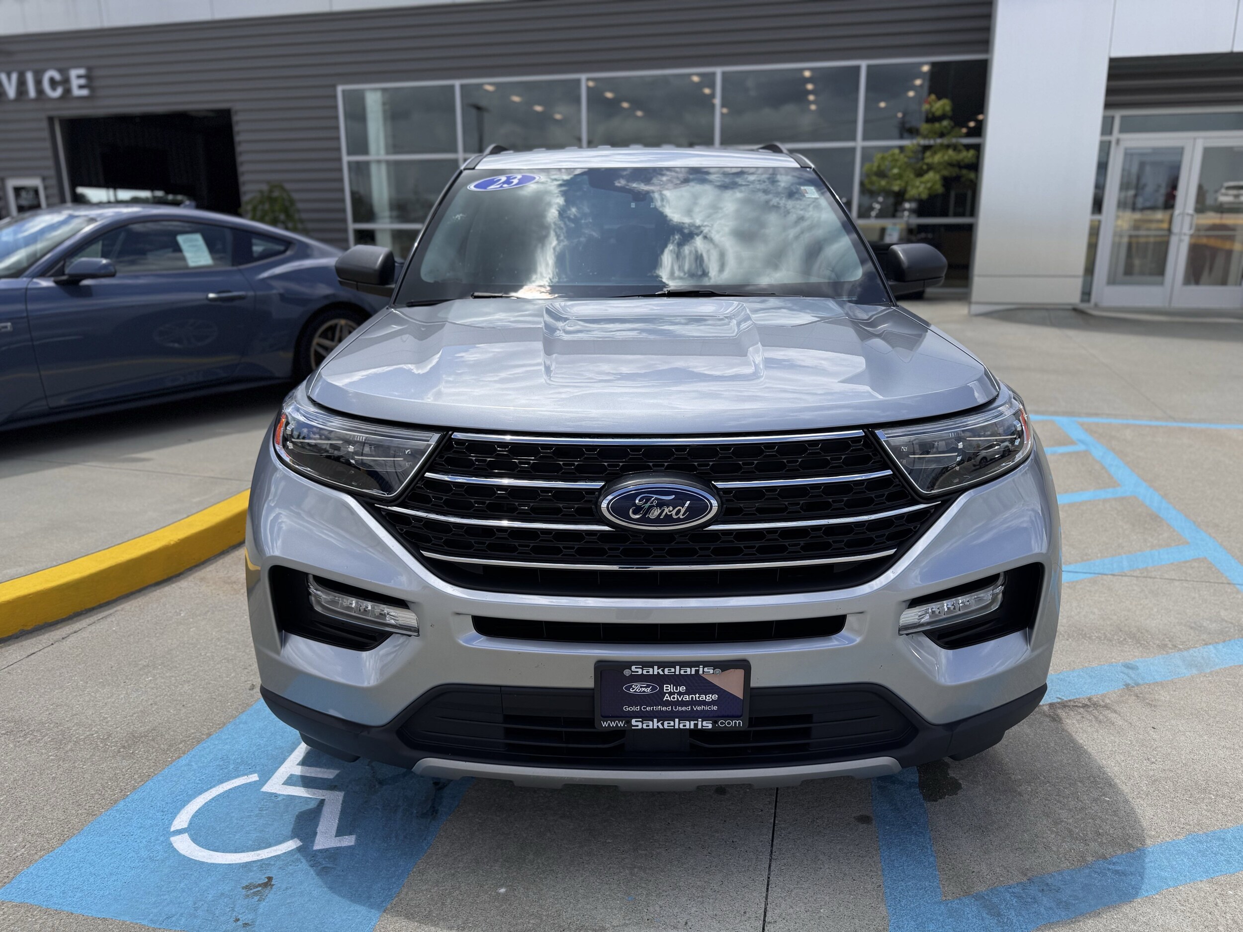 2023 Ford Explorer XLT photo 2