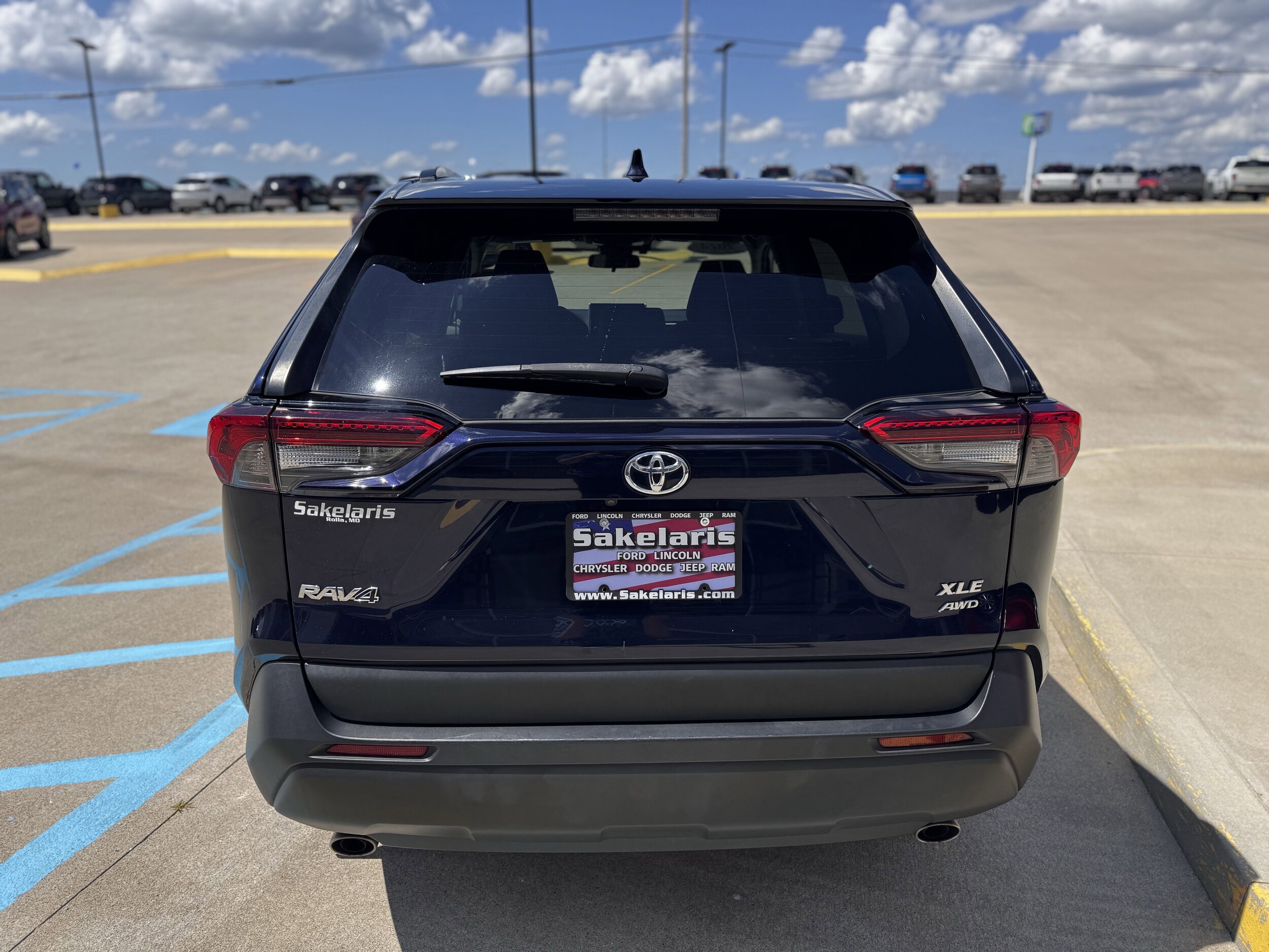 2023 Toyota RAV4 XLE photo 4