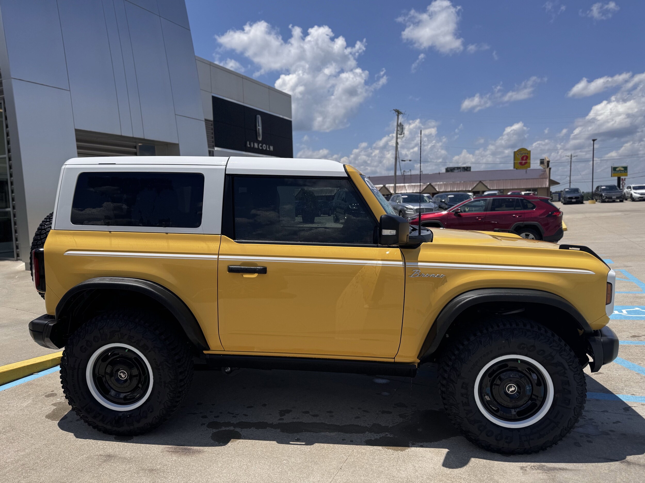 2024 Ford Bronco Heritage Limited First Edition photo 3