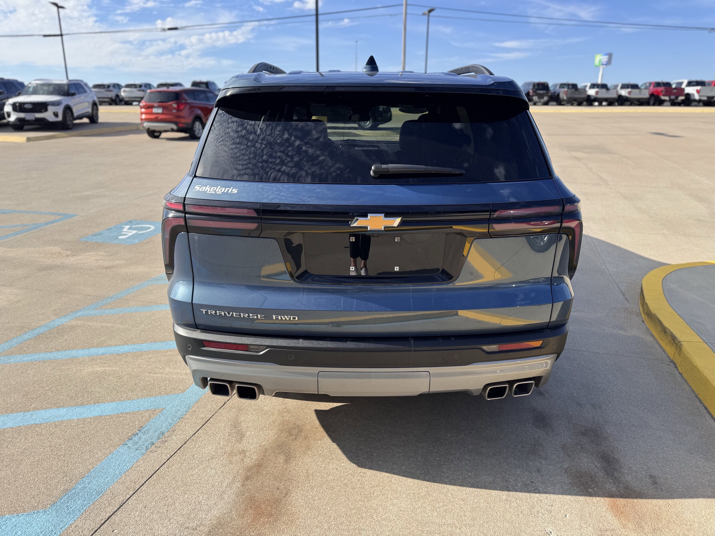 2025 Chevrolet Traverse photo 3