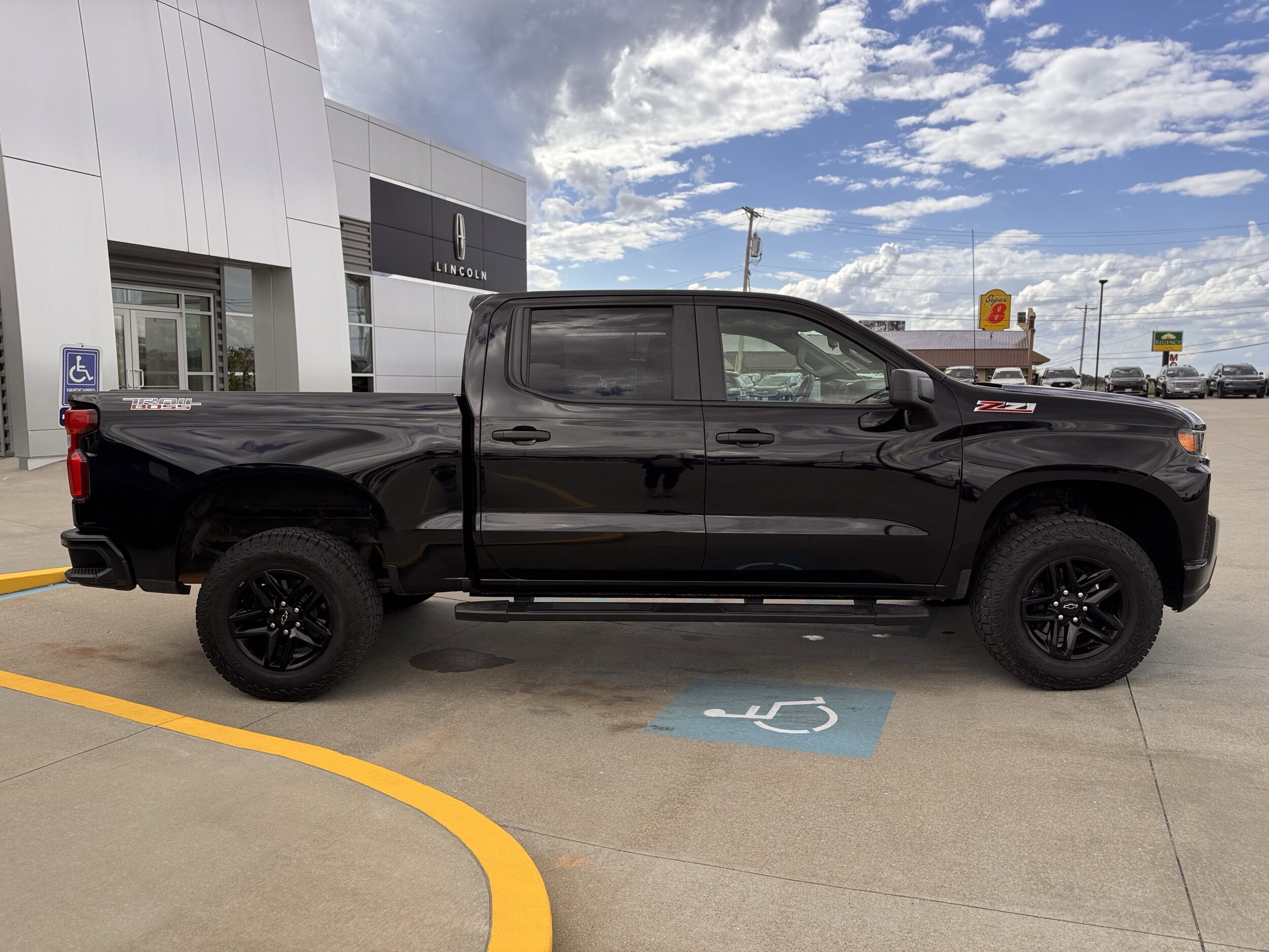 2021 Chevrolet Silverado 1500 Custom Trail Boss photo 3