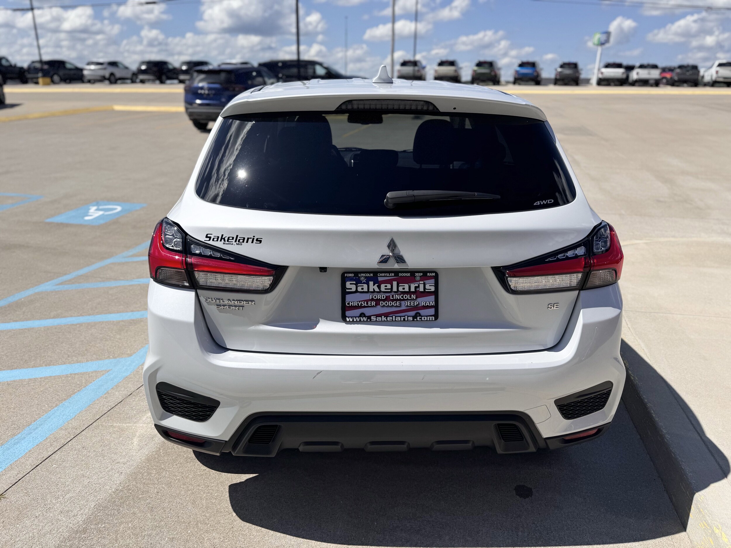 2024 Mitsubishi Outlander Sport SE photo 4