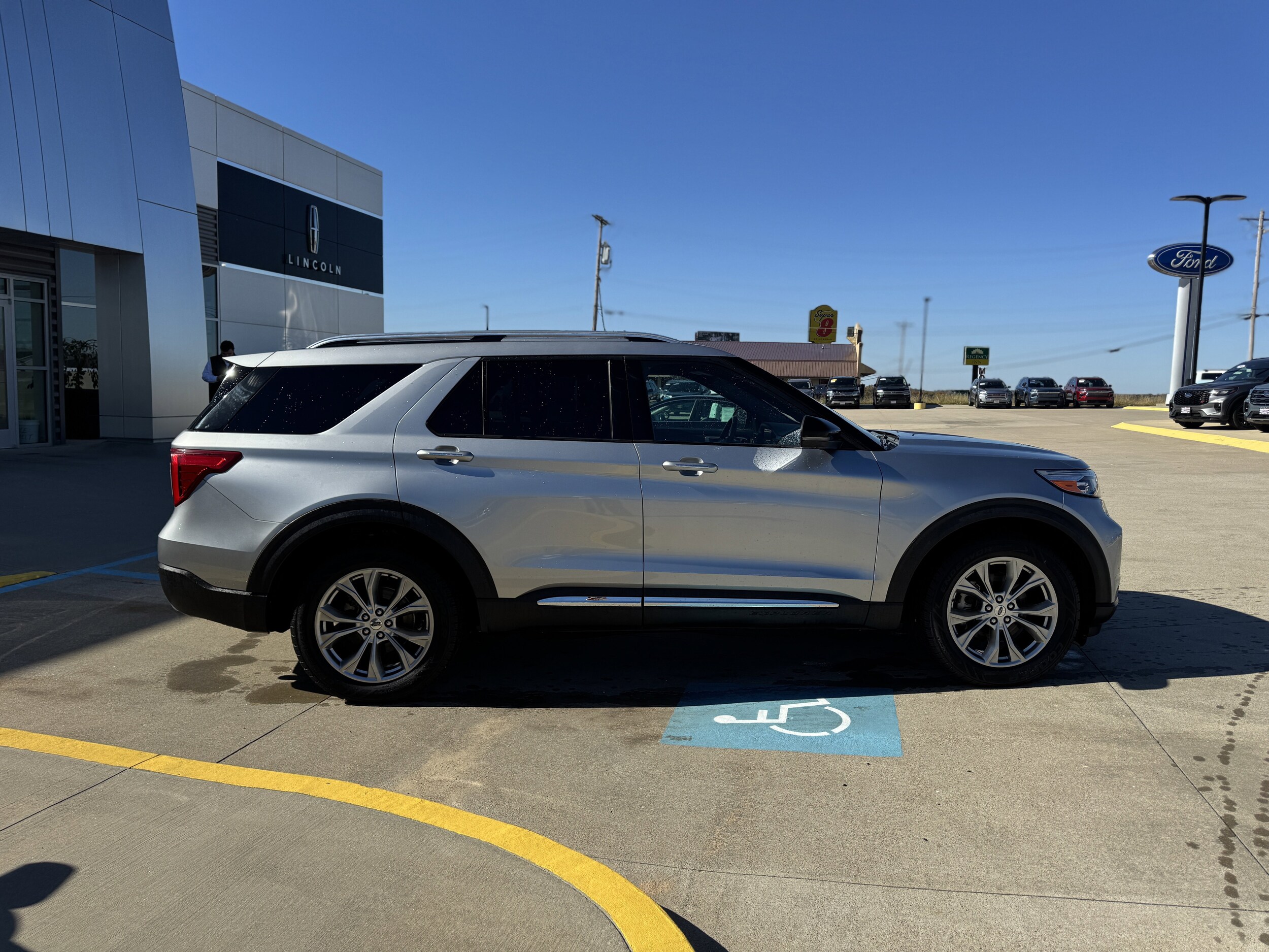 2020 Ford Explorer Limited photo 2