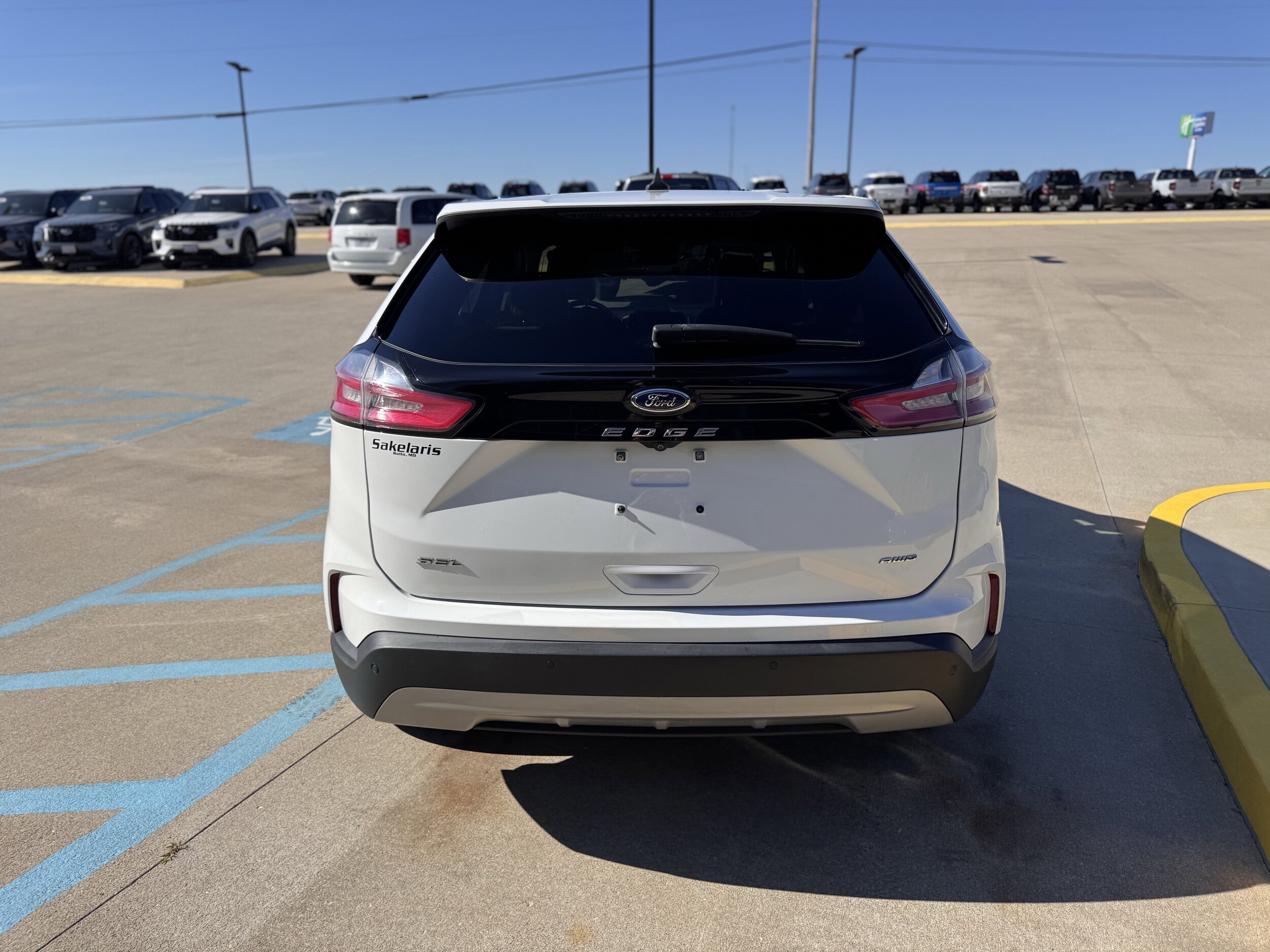 2022 Ford Edge SEL photo 3