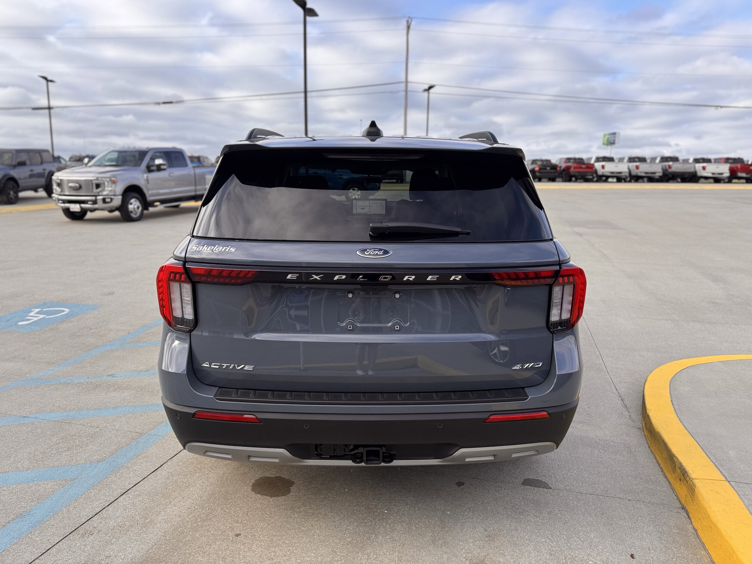 2025 Ford Explorer photo 4