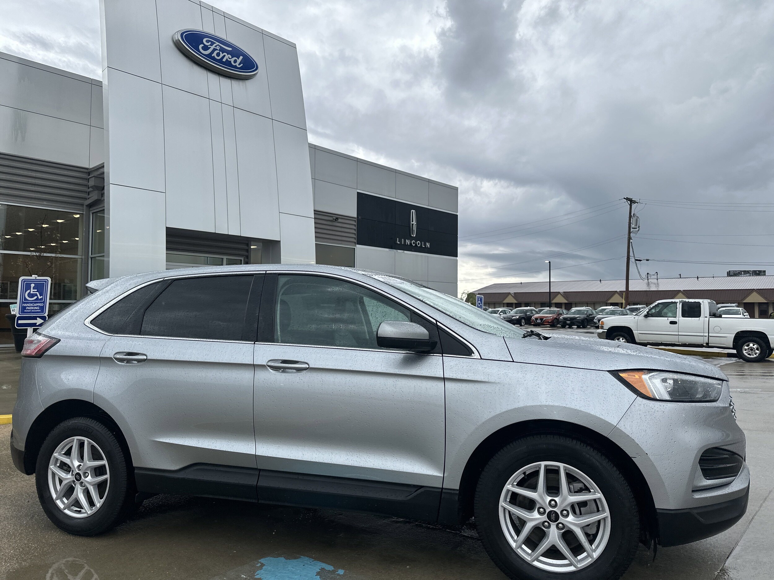 2023 Ford Edge Titanium photo 2