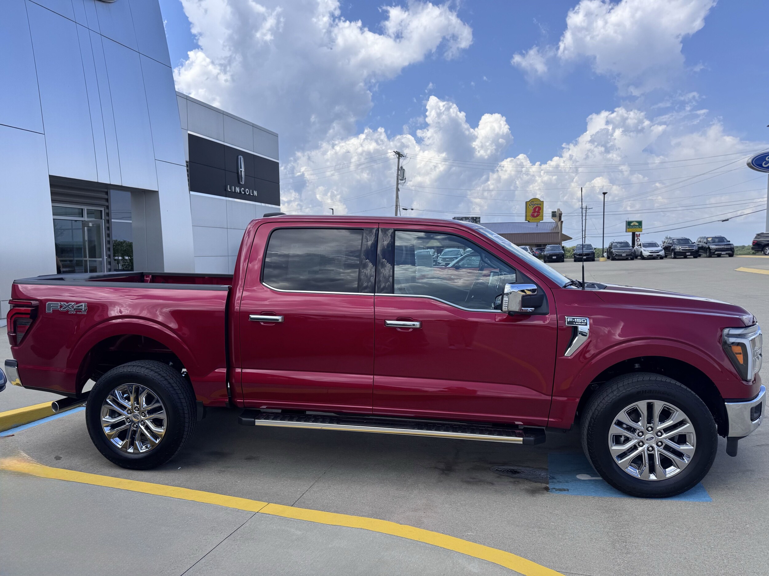 2025 Ford F-150 Lariat photo 3