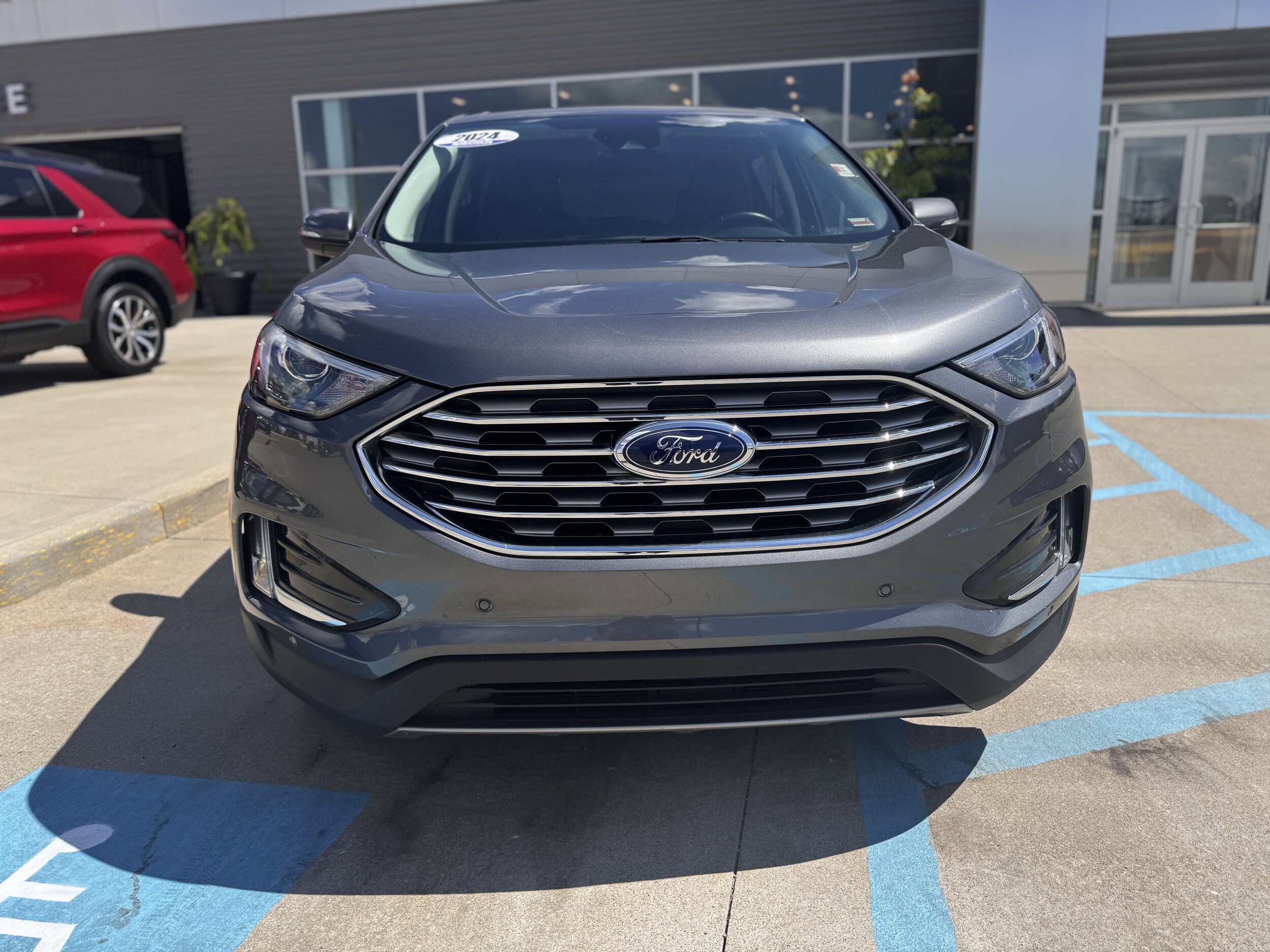 2024 Ford Edge Titanium photo 2