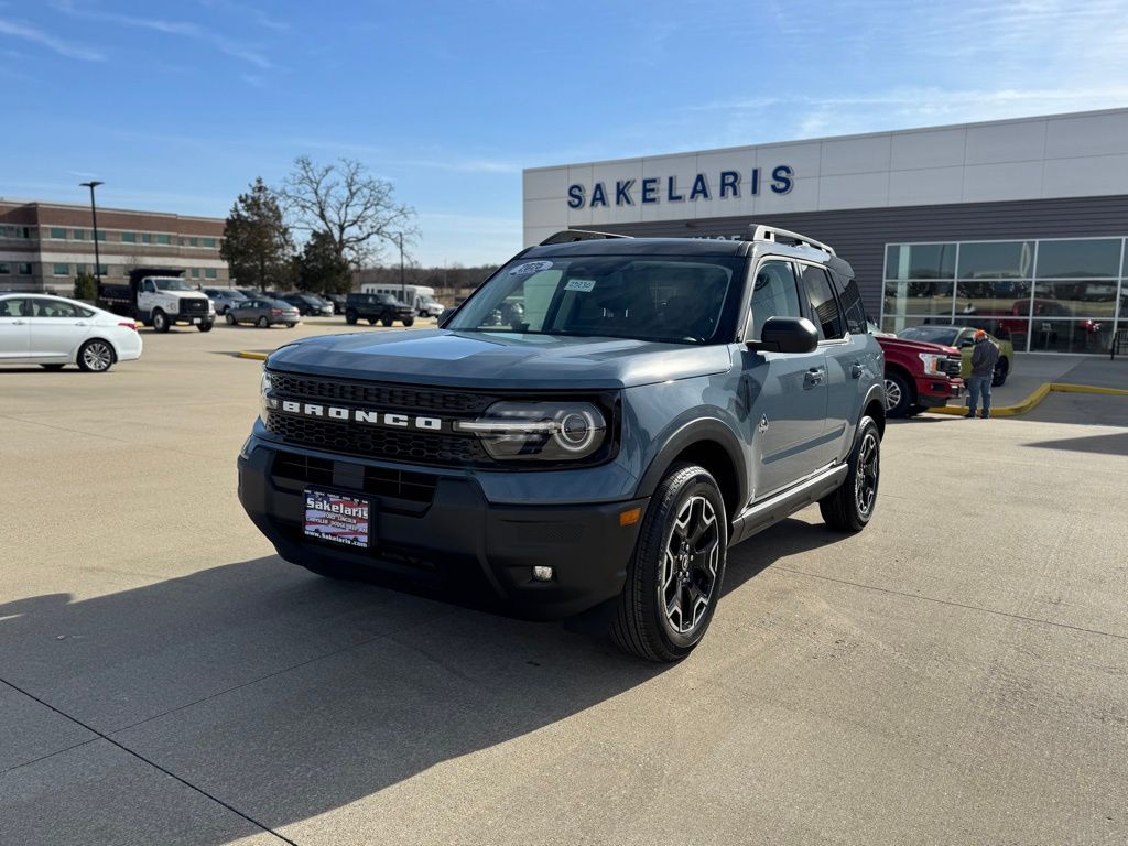 2025 Ford Bronco Sport Outer Banks's photo