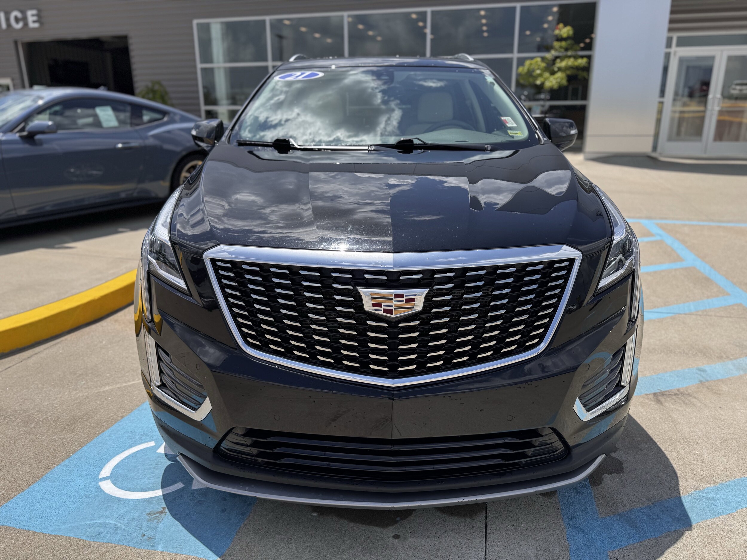 2021 Cadillac XT5 Premium Luxury photo 2