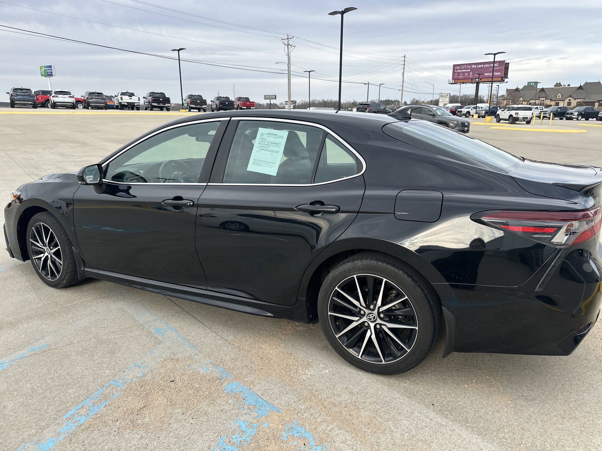 2023 Toyota Camry SE photo 4