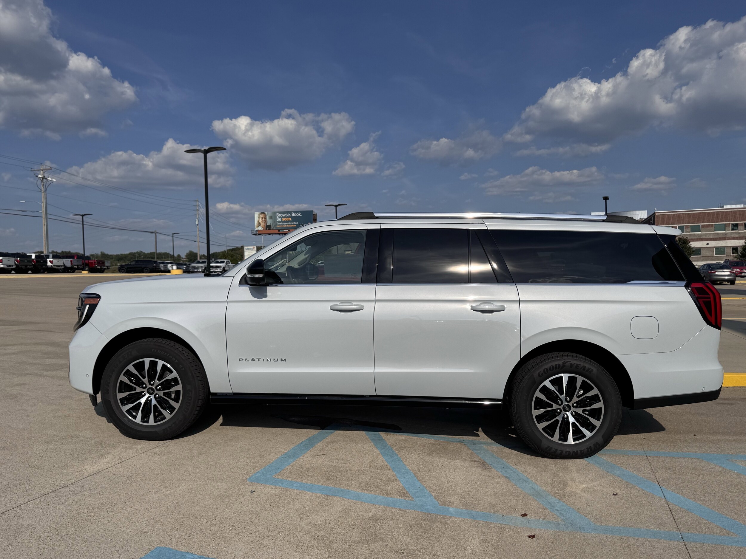2025 Ford Expedition MAX Platinum photo 2