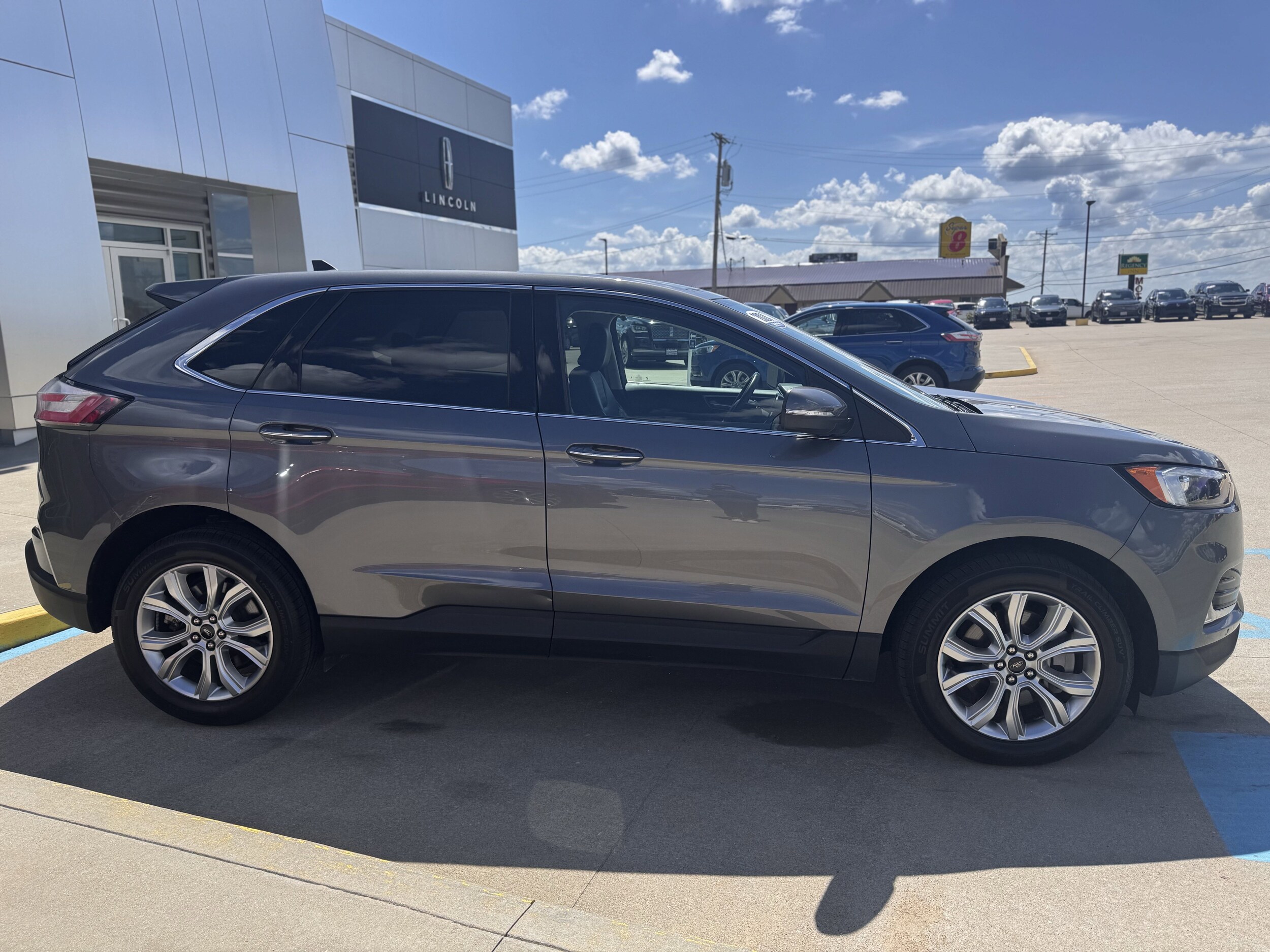 2024 Ford Edge Titanium photo 3