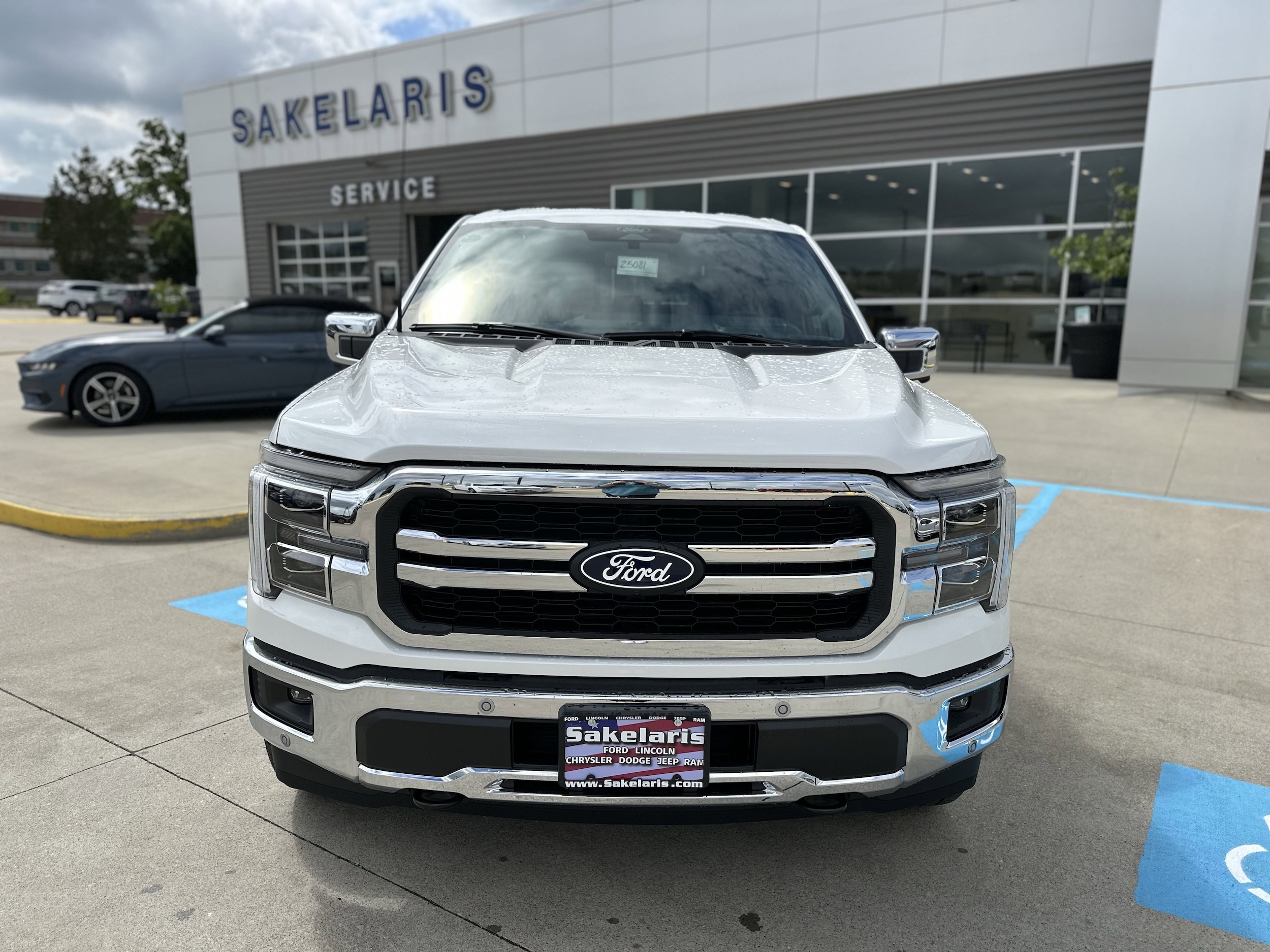 2025 Ford F-150 Lariat photo 2