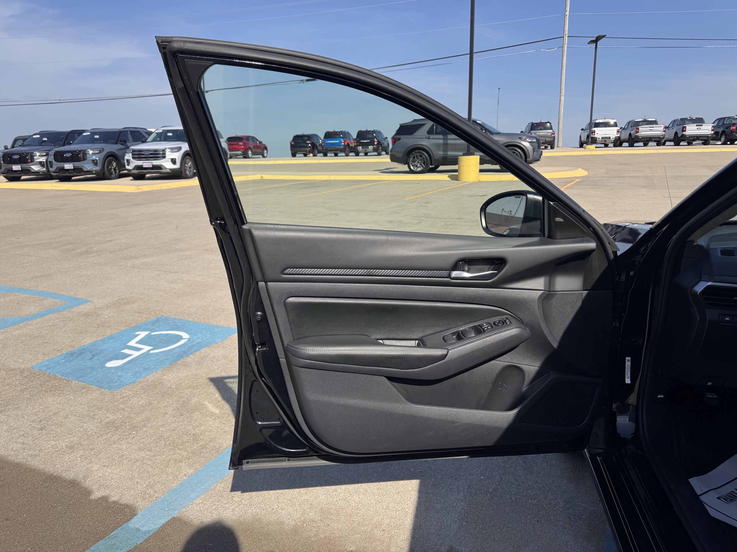 2025 Nissan Altima SV photo 2