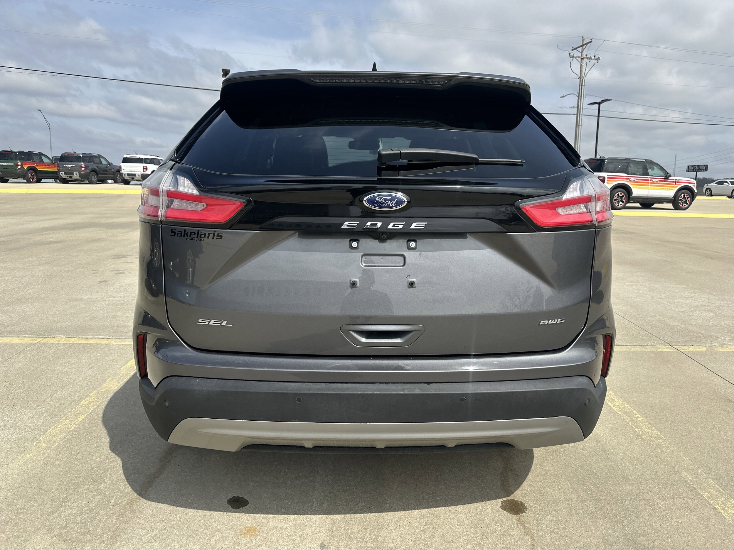 2022 Ford Edge SEL photo 2