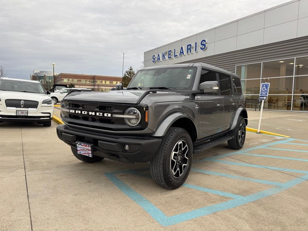 2024 Ford Bronco 4-Door Outer Banks's photo