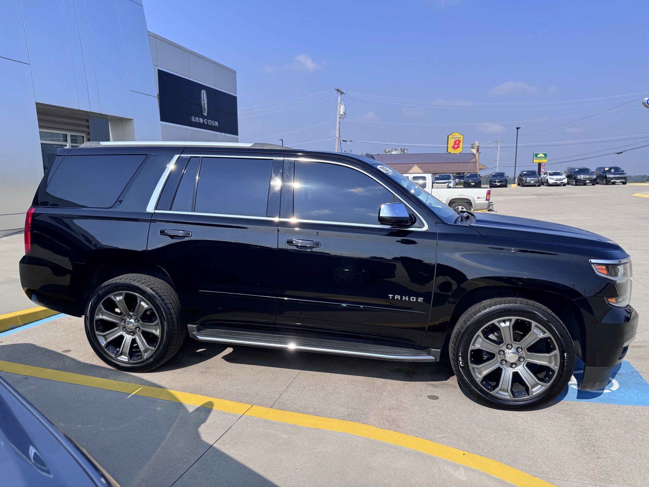 2017 Chevrolet Tahoe Premier photo 2