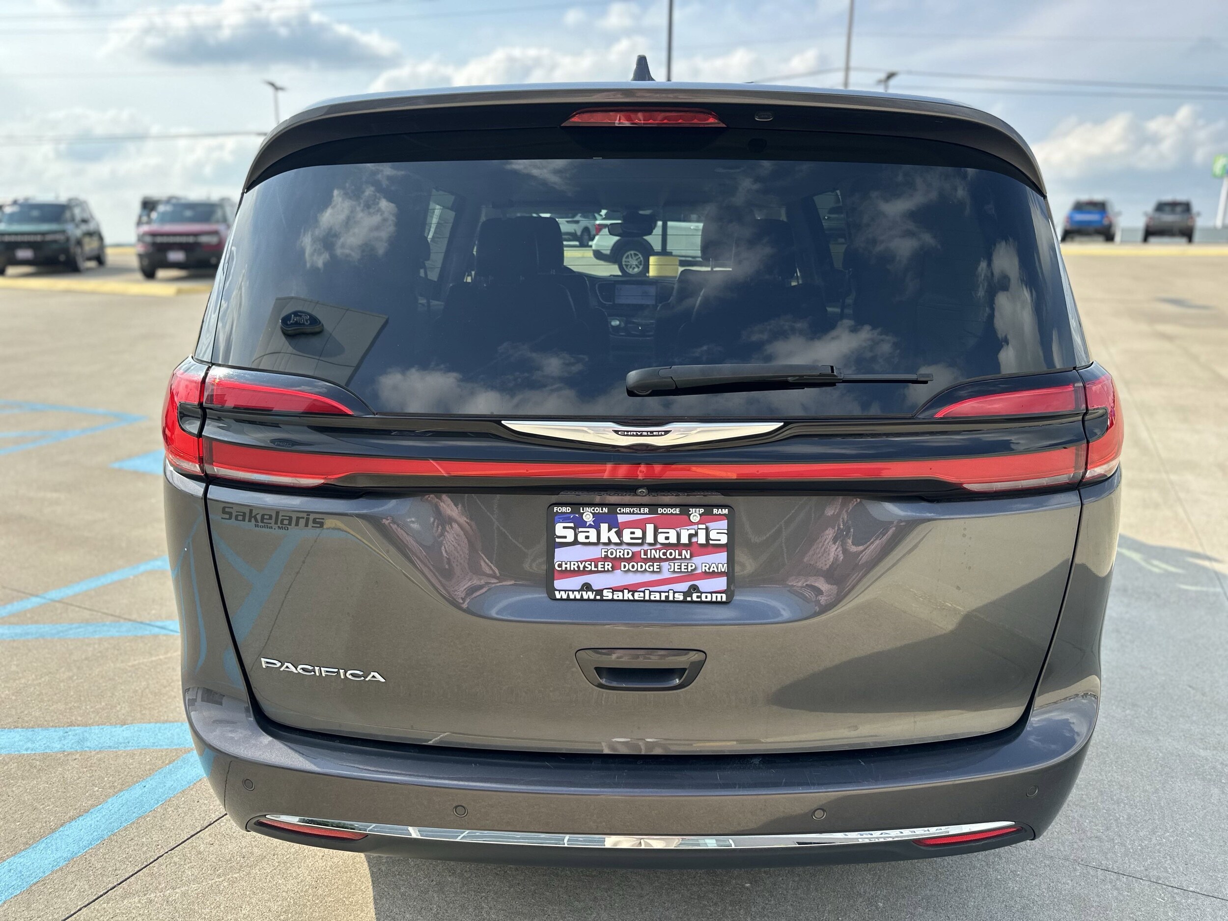 2022 Chrysler Pacifica Touring L photo 4