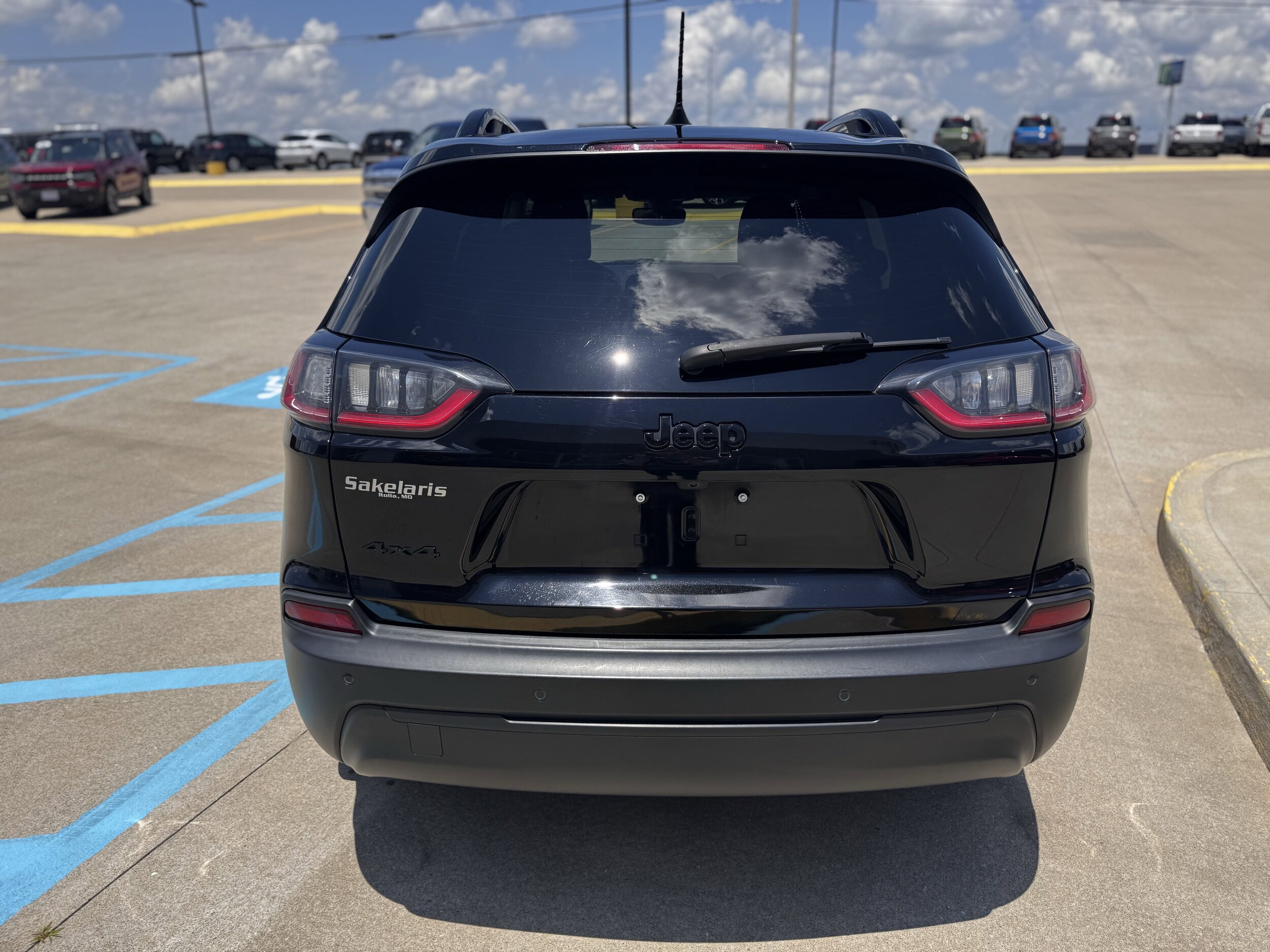2023 Jeep Cherokee Altitude Lux photo 4