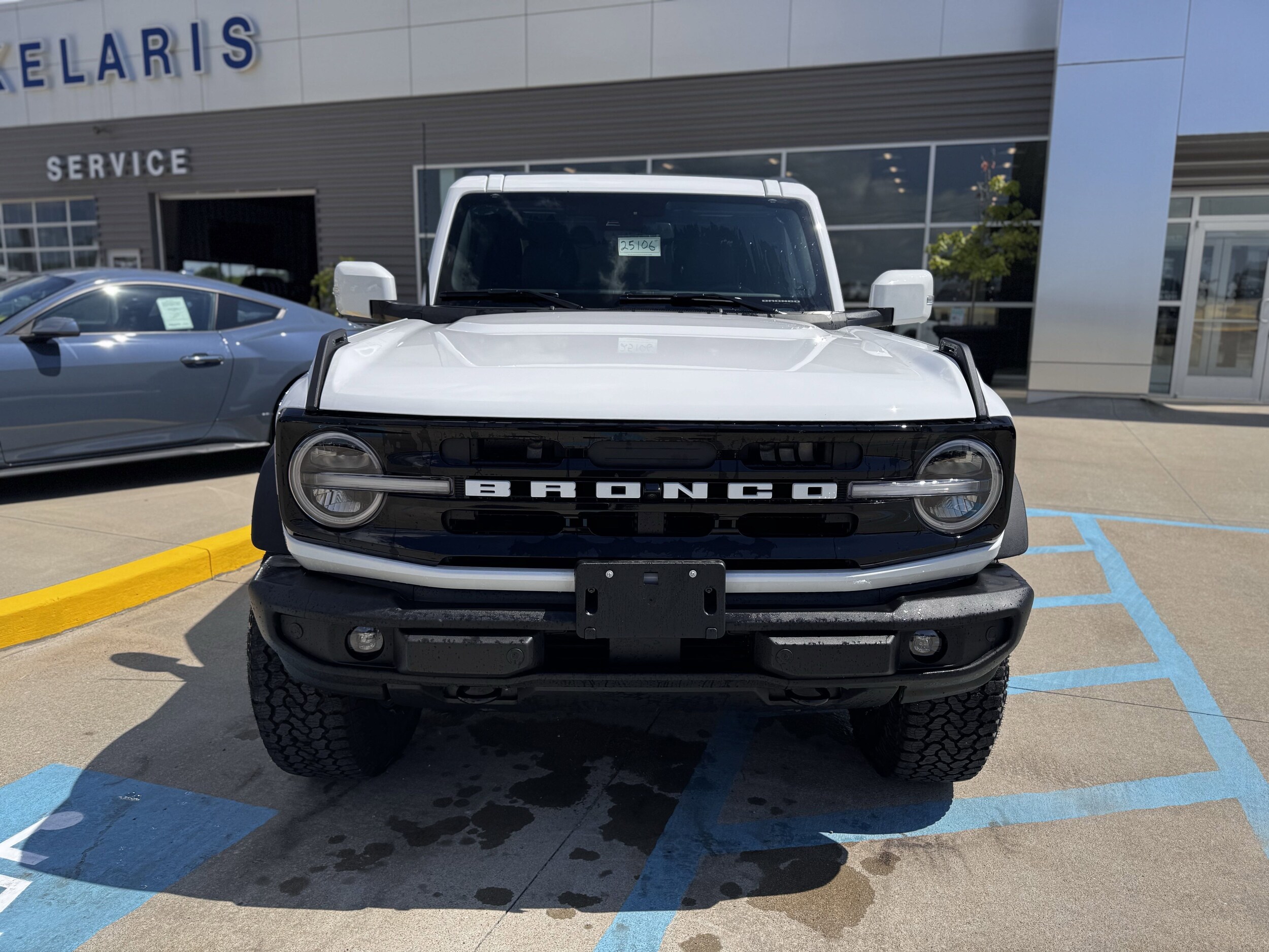 2025 Ford Bronco Outer Banks photo 2