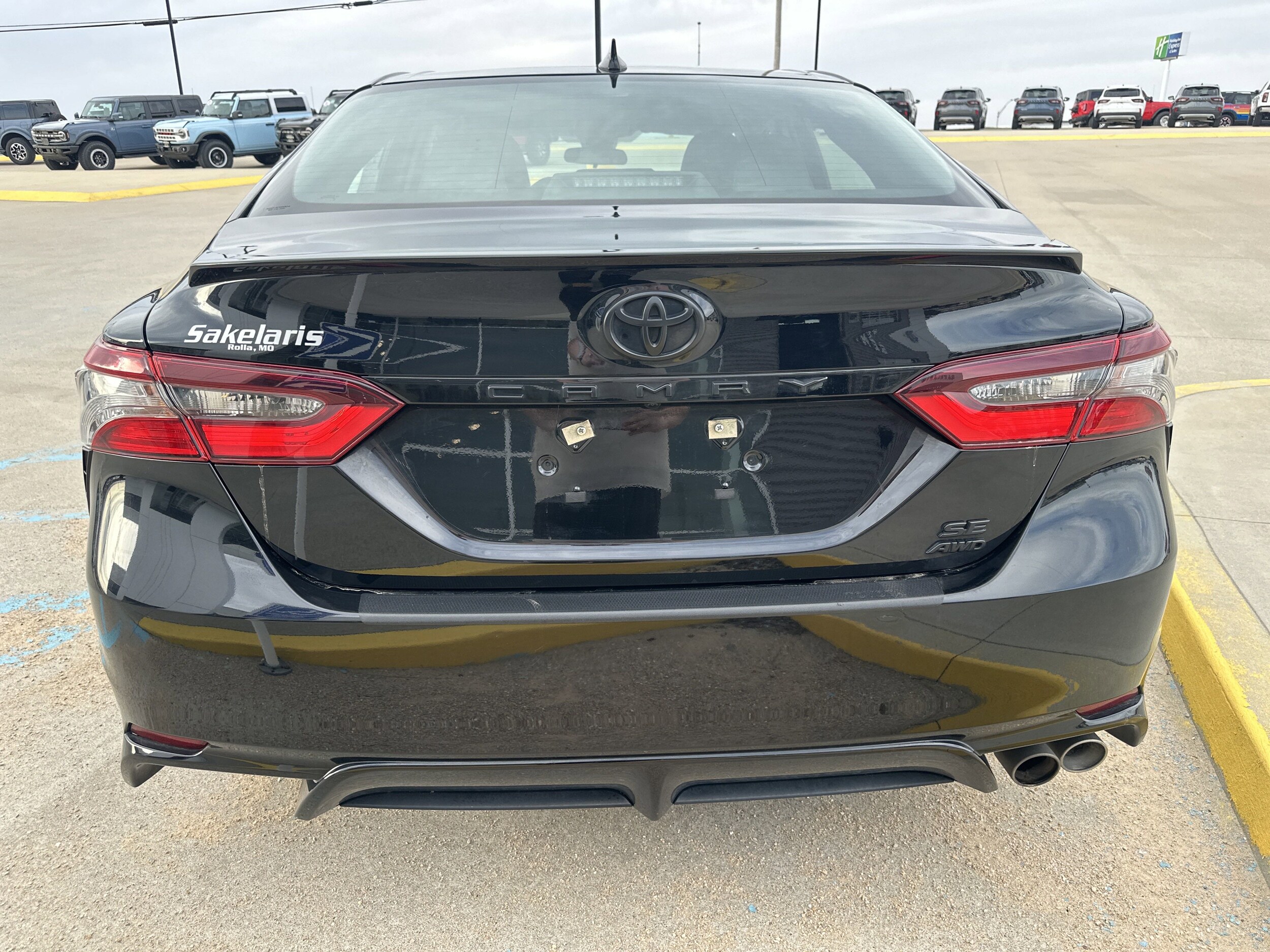 2023 Toyota Camry SE photo 3
