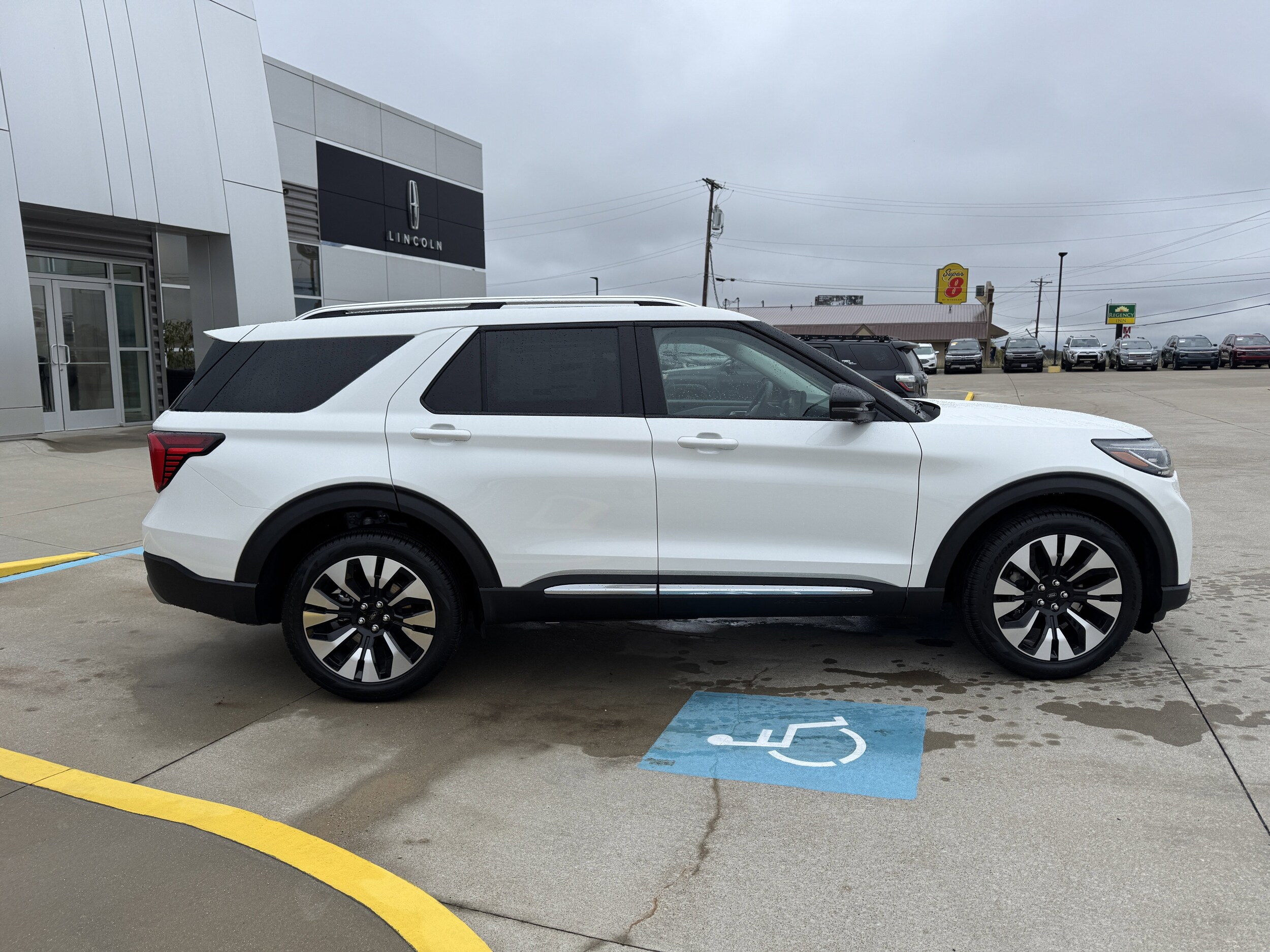 2026 Ford Explorer Platinum photo 2