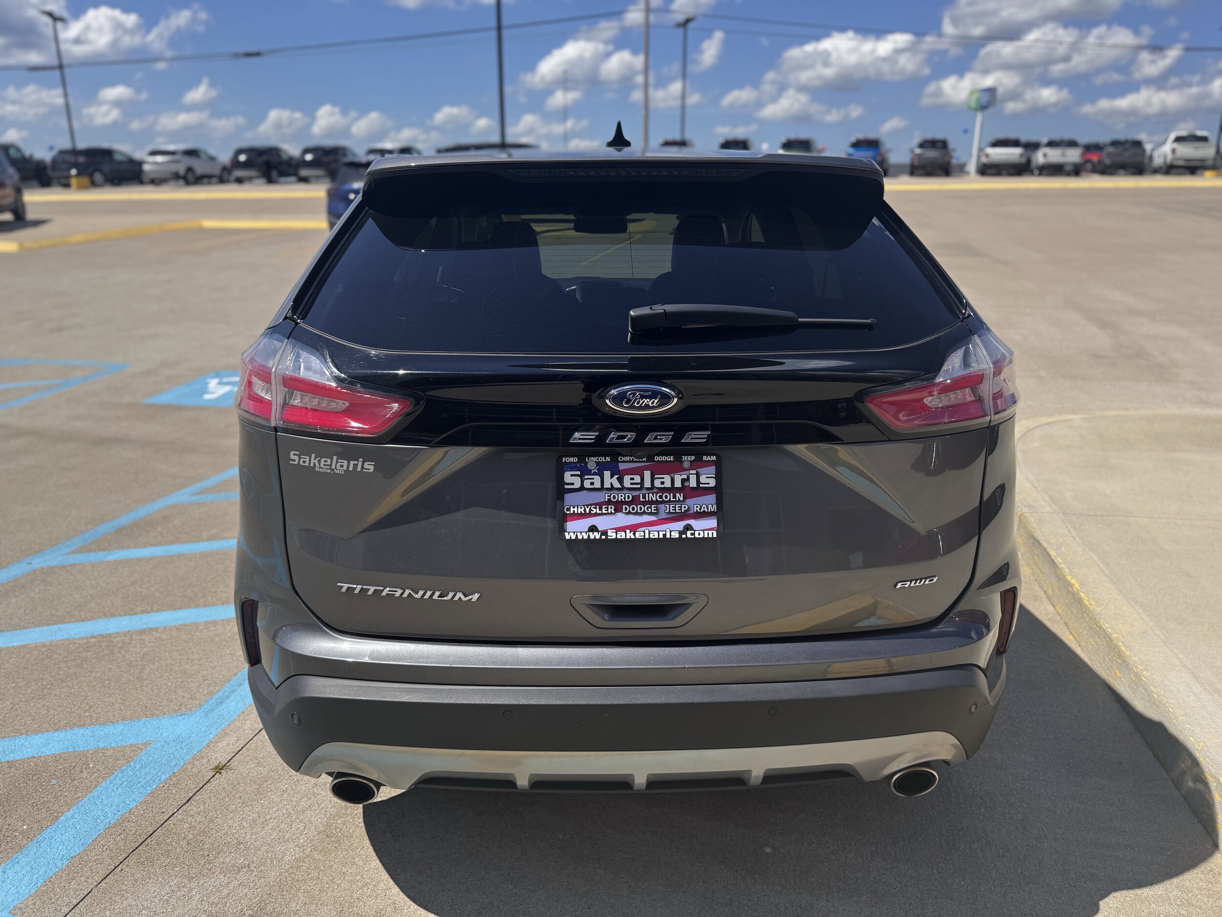2024 Ford Edge Titanium photo 4