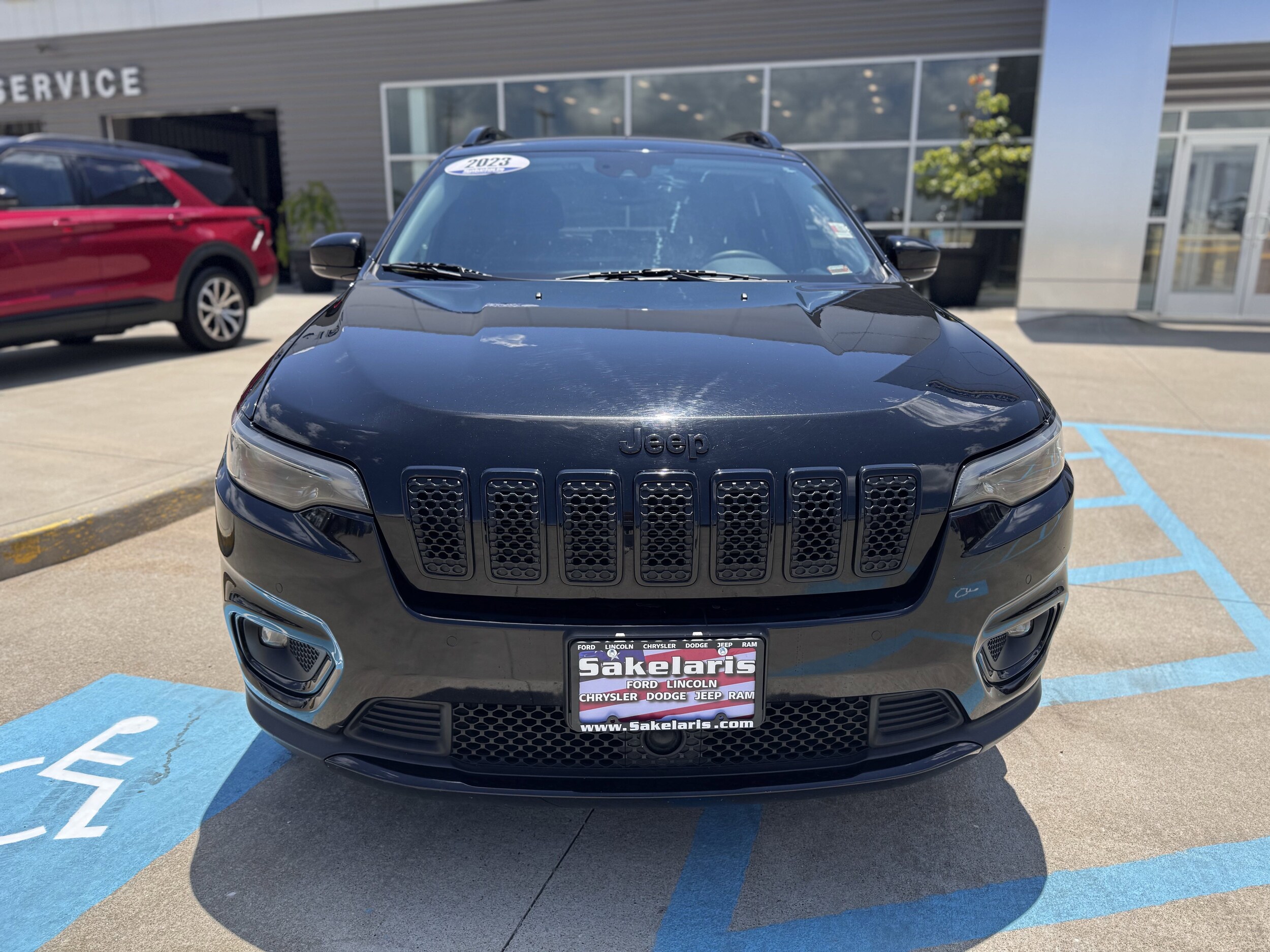 2023 Jeep Cherokee Altitude Lux photo 2