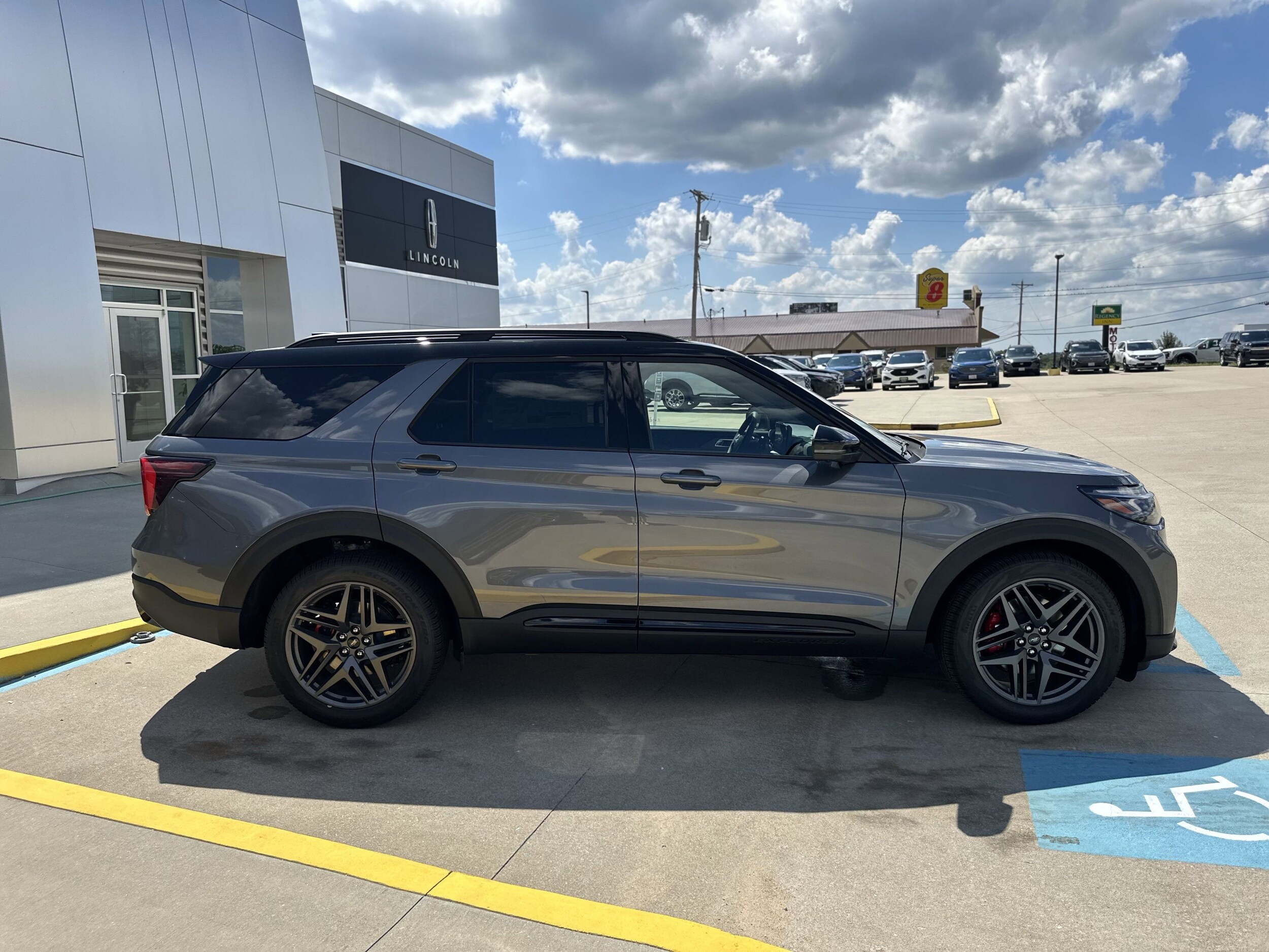 2025 Ford Explorer ST photo 2