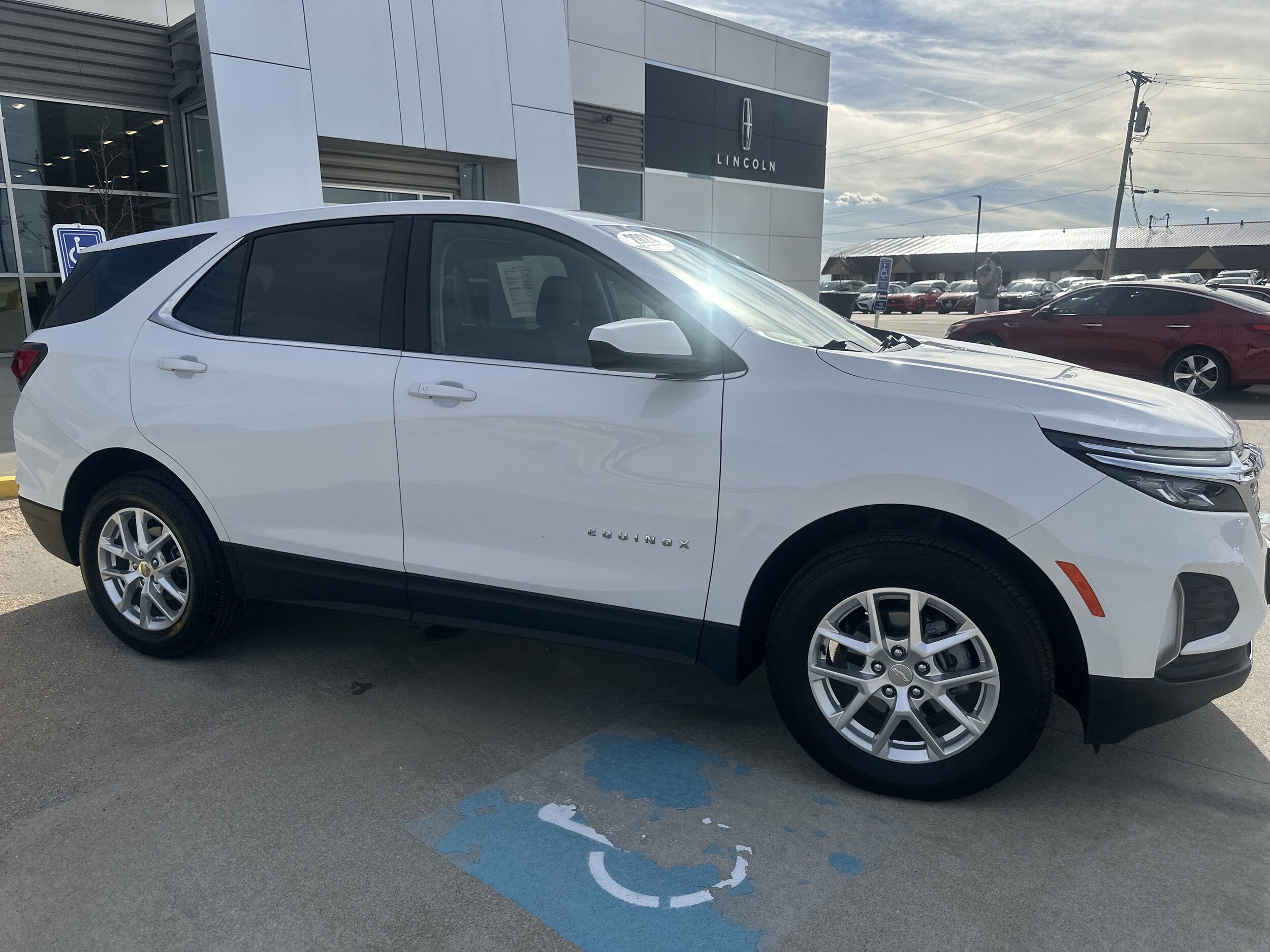 2024 Chevrolet Equinox photo 2