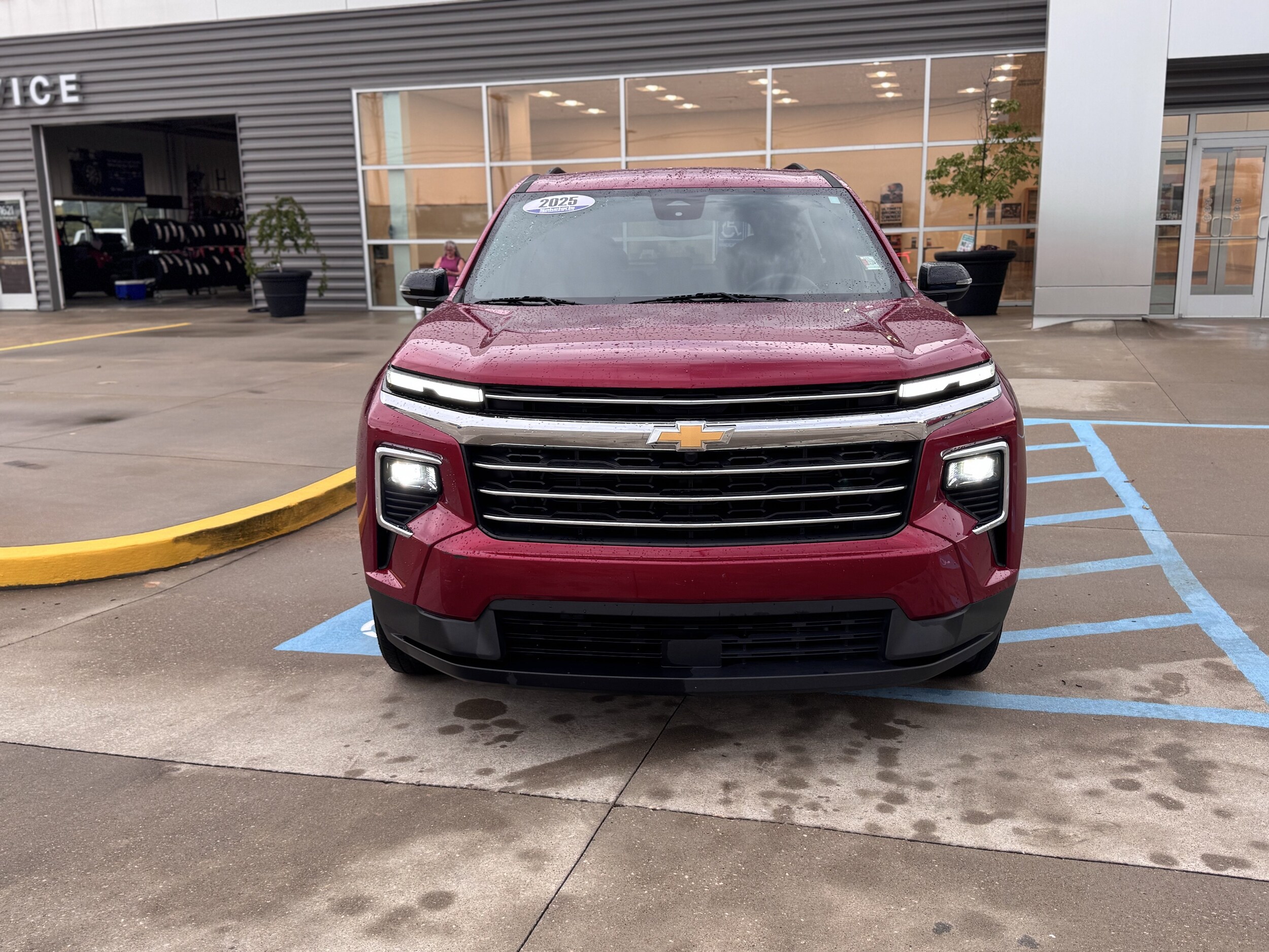 2025 Chevrolet Traverse photo 2