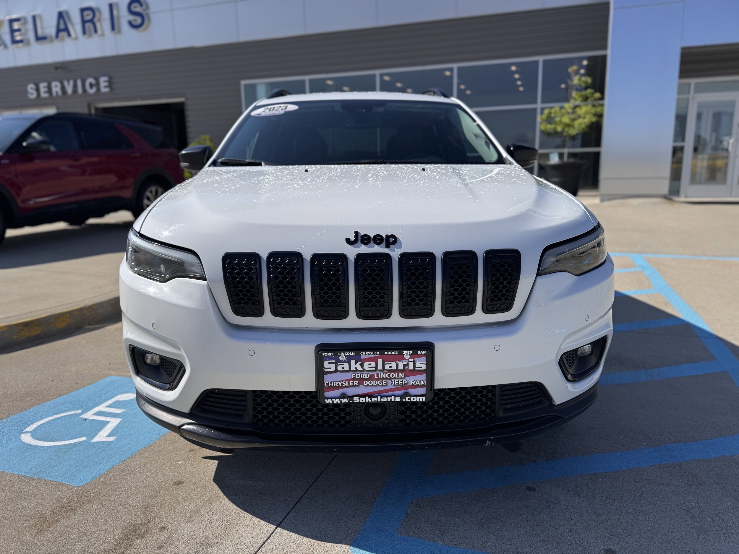 2023 Jeep Cherokee Altitude Lux photo 2