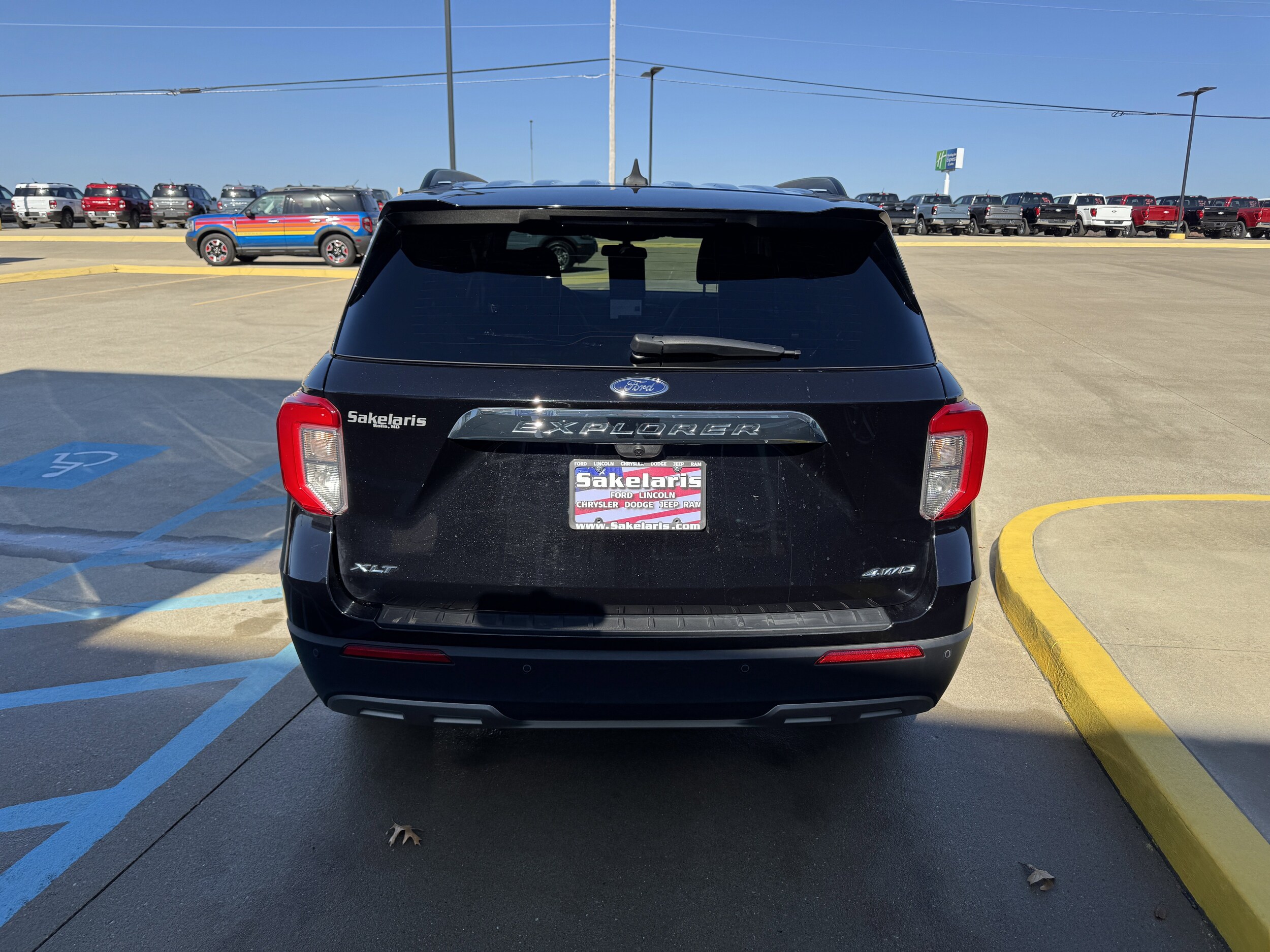 2022 Ford Explorer XLT photo 3