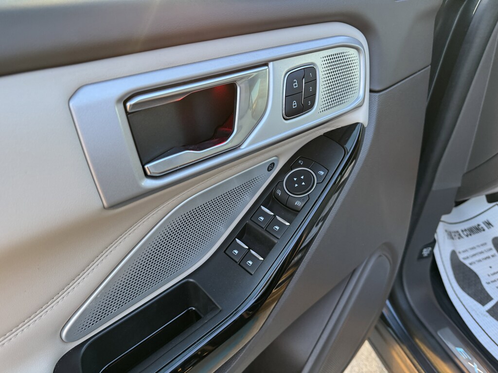 2022 Ford Explorer Platinum photo 3