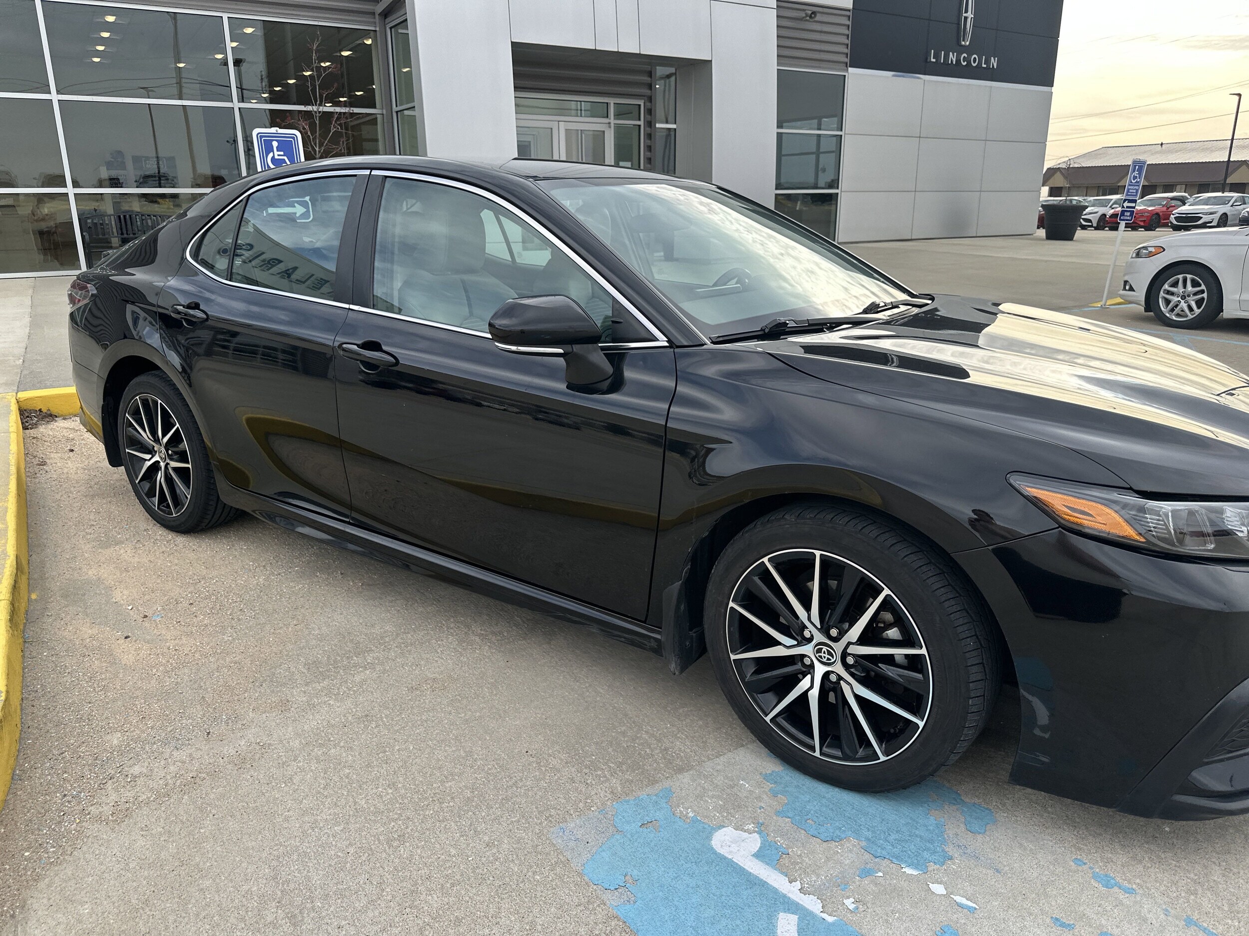 2023 Toyota Camry SE photo 2