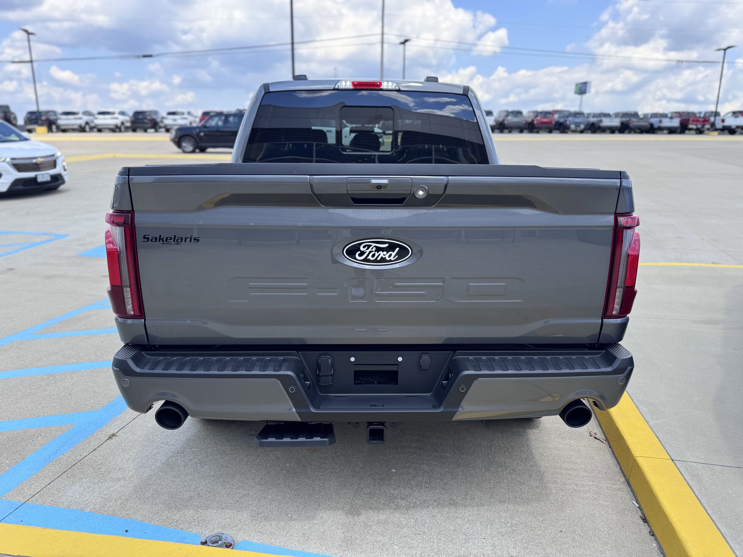 2025 Ford F-150 Lariat photo 2