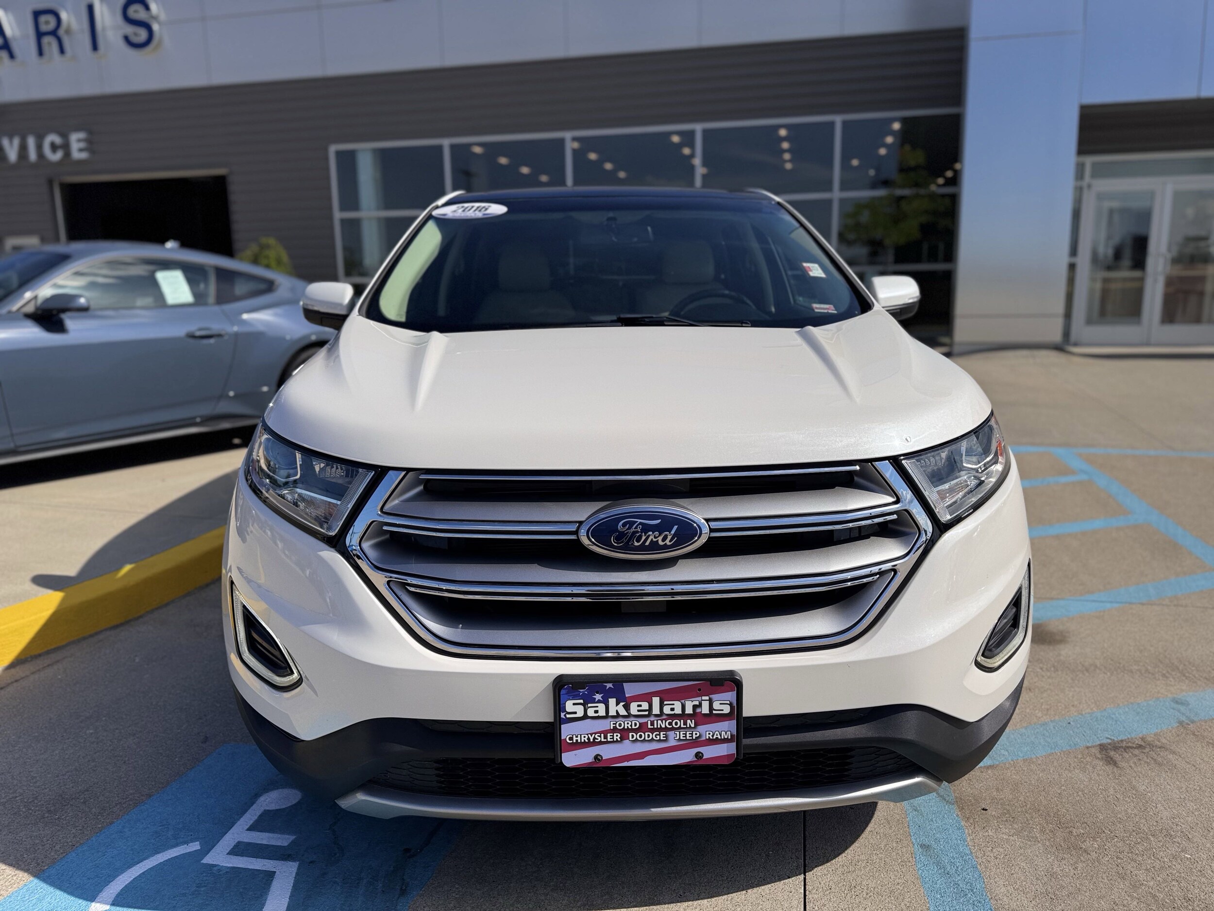 2016 Ford Edge SEL photo 2