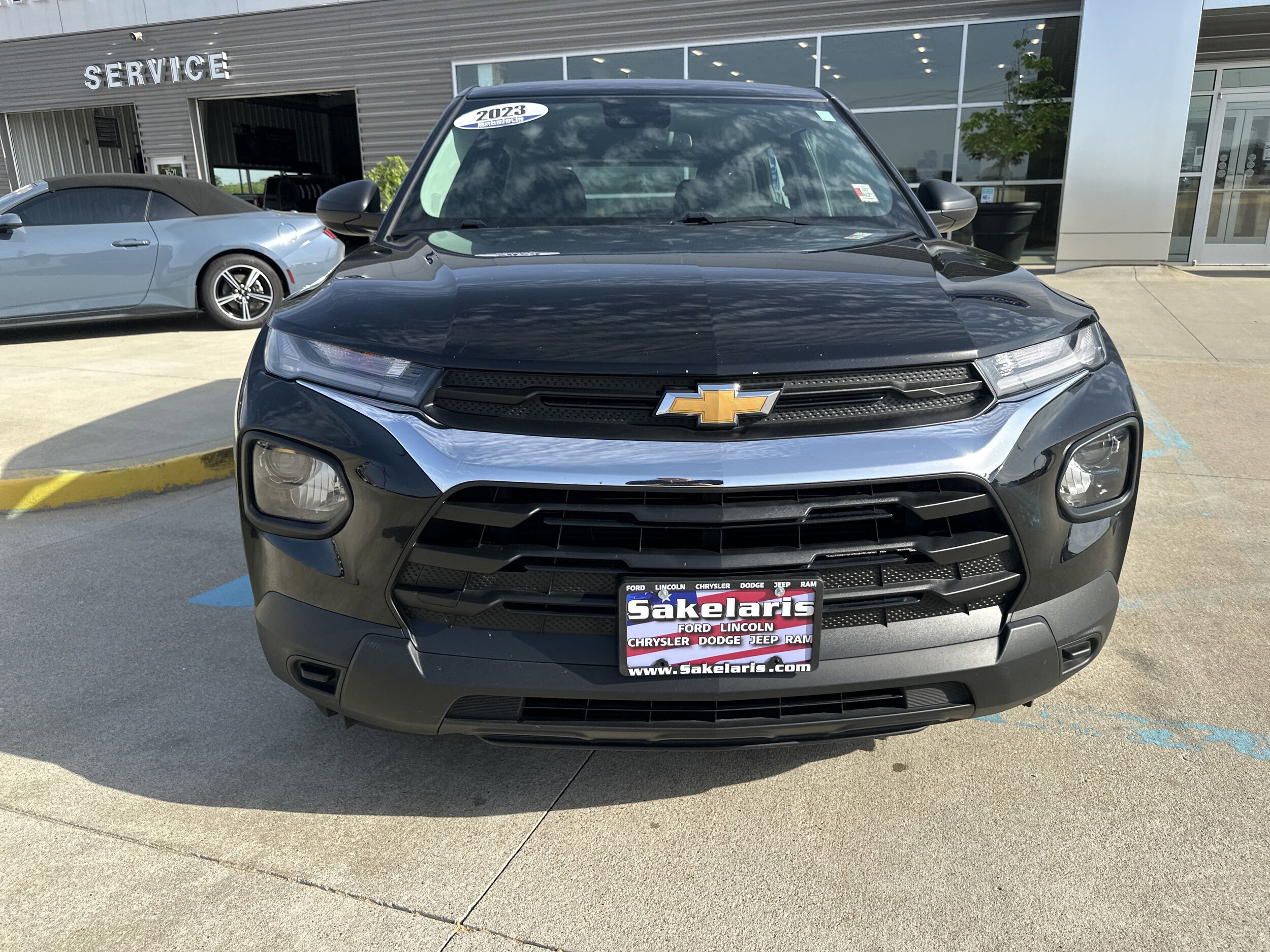 2023 Chevrolet Trailblazer LS photo 2