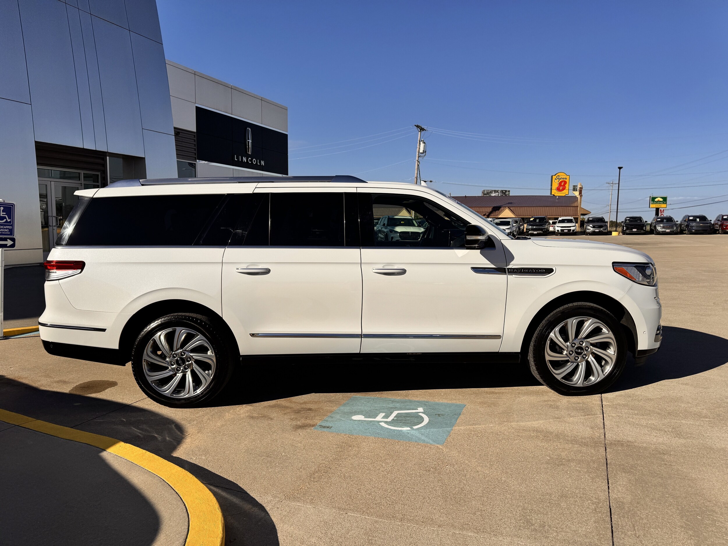 2024 Lincoln Navigator L Reserve photo 2