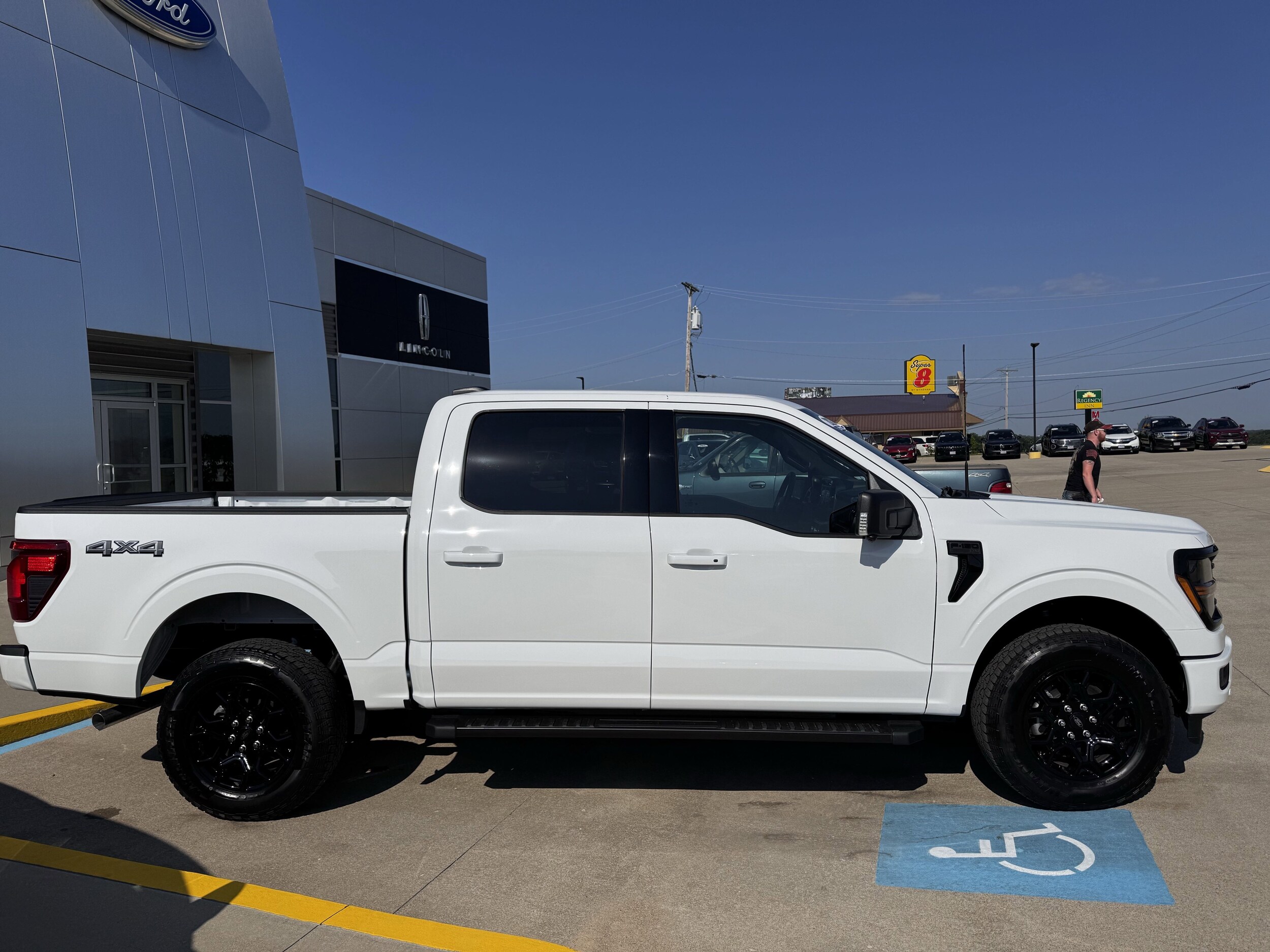 2025 Ford F-150 XLT photo 3