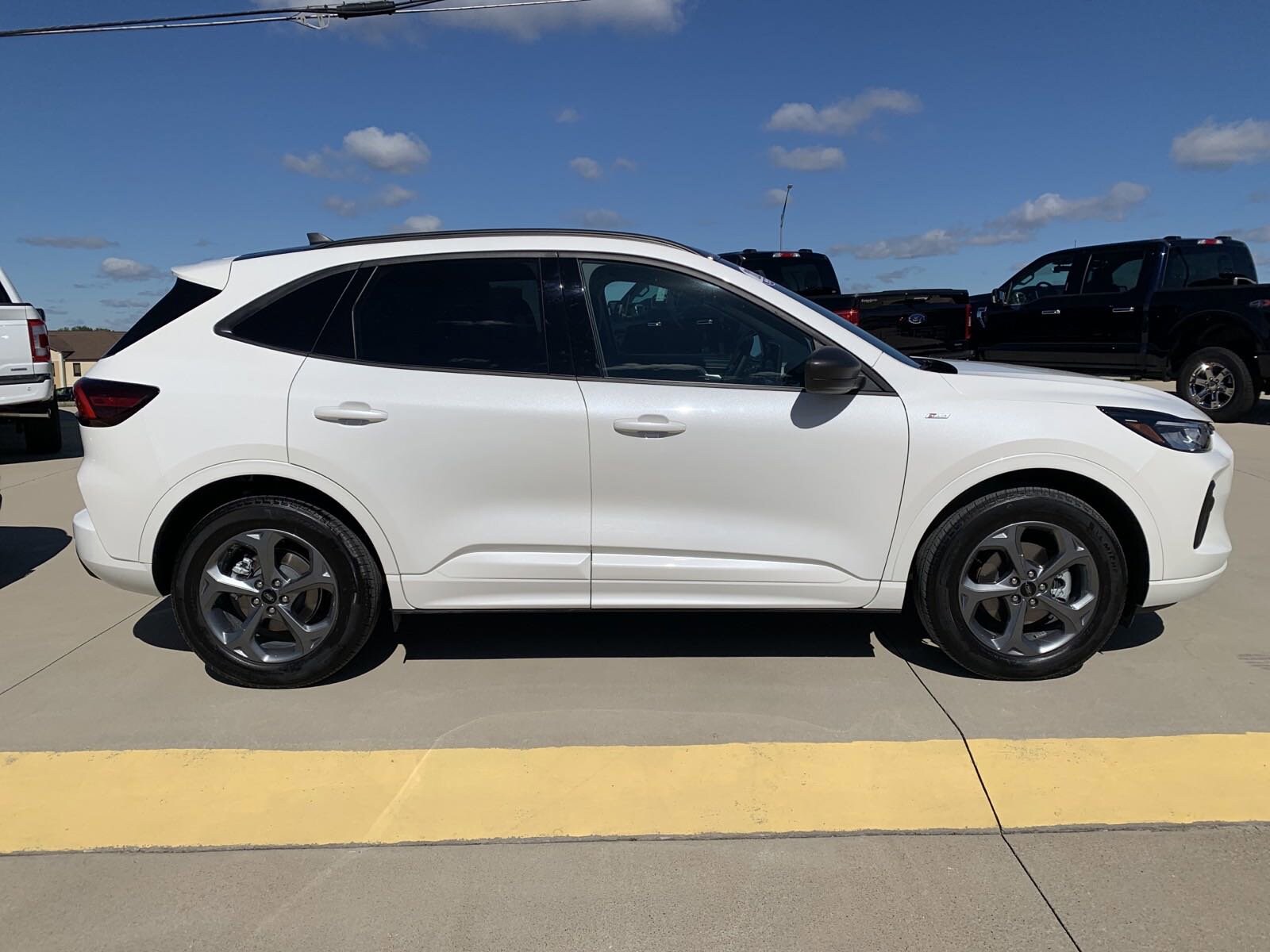 2023 Ford Escape ST-Line photo 3