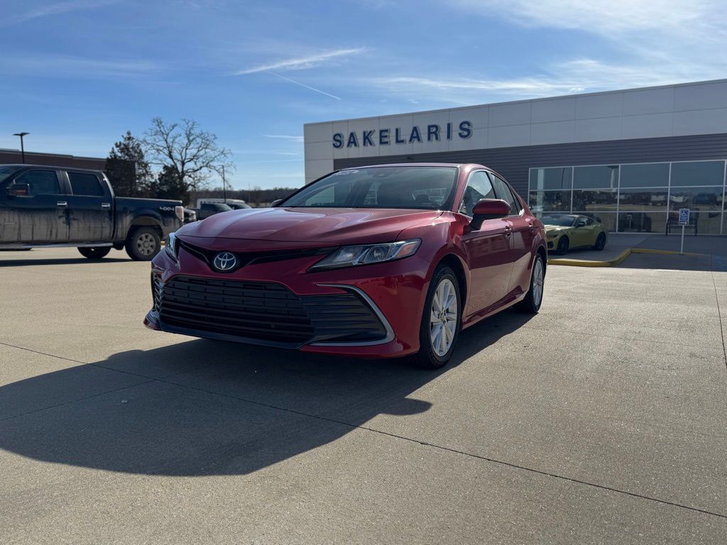 2024 Toyota Camry LE's photo