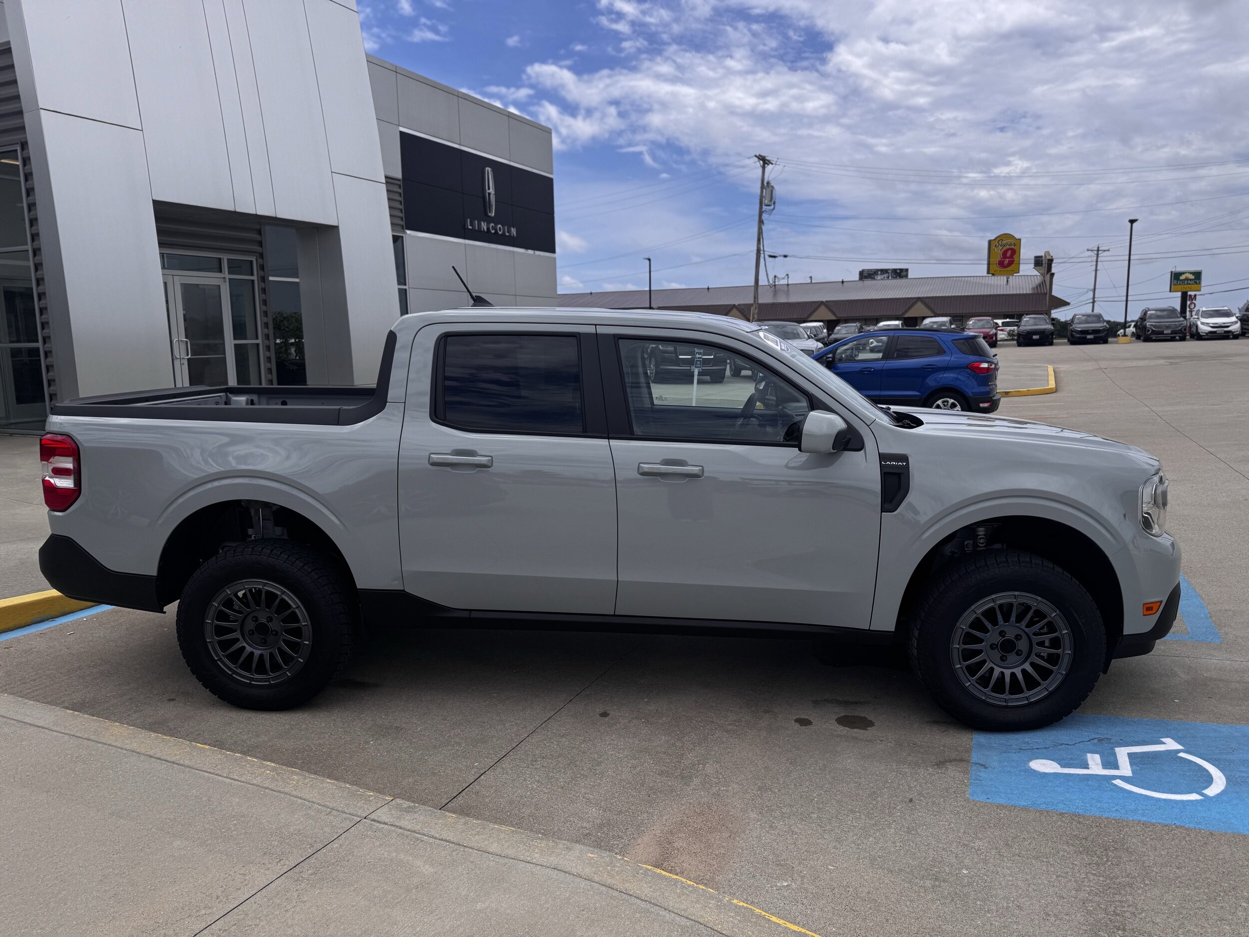 2023 Ford Maverick XLT Lariat photo 3