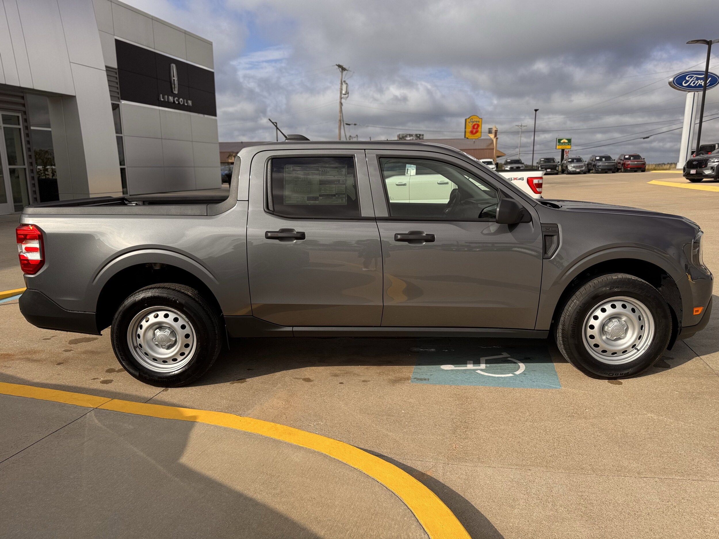 2025 Ford Maverick XL photo 3