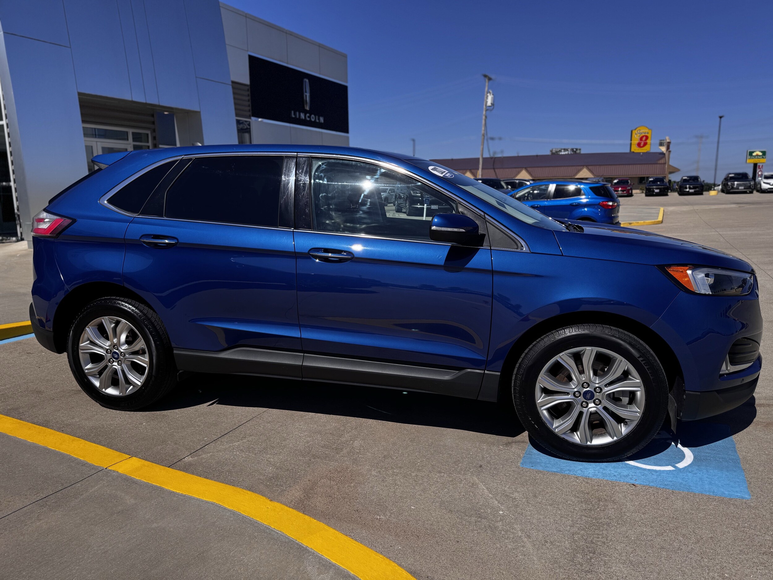 2022 Ford Edge Titanium photo 3