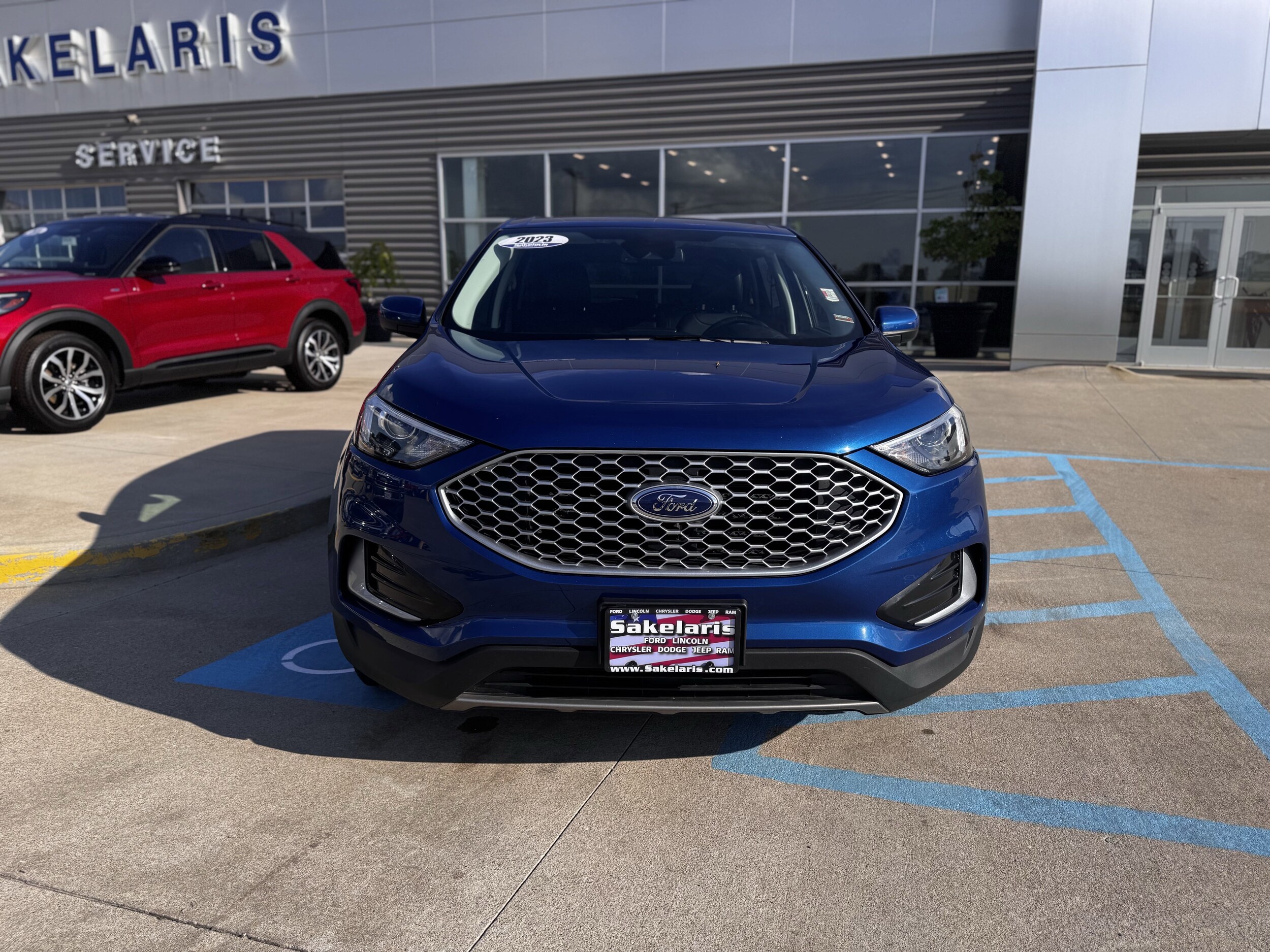2023 Ford Edge Titanium photo 2