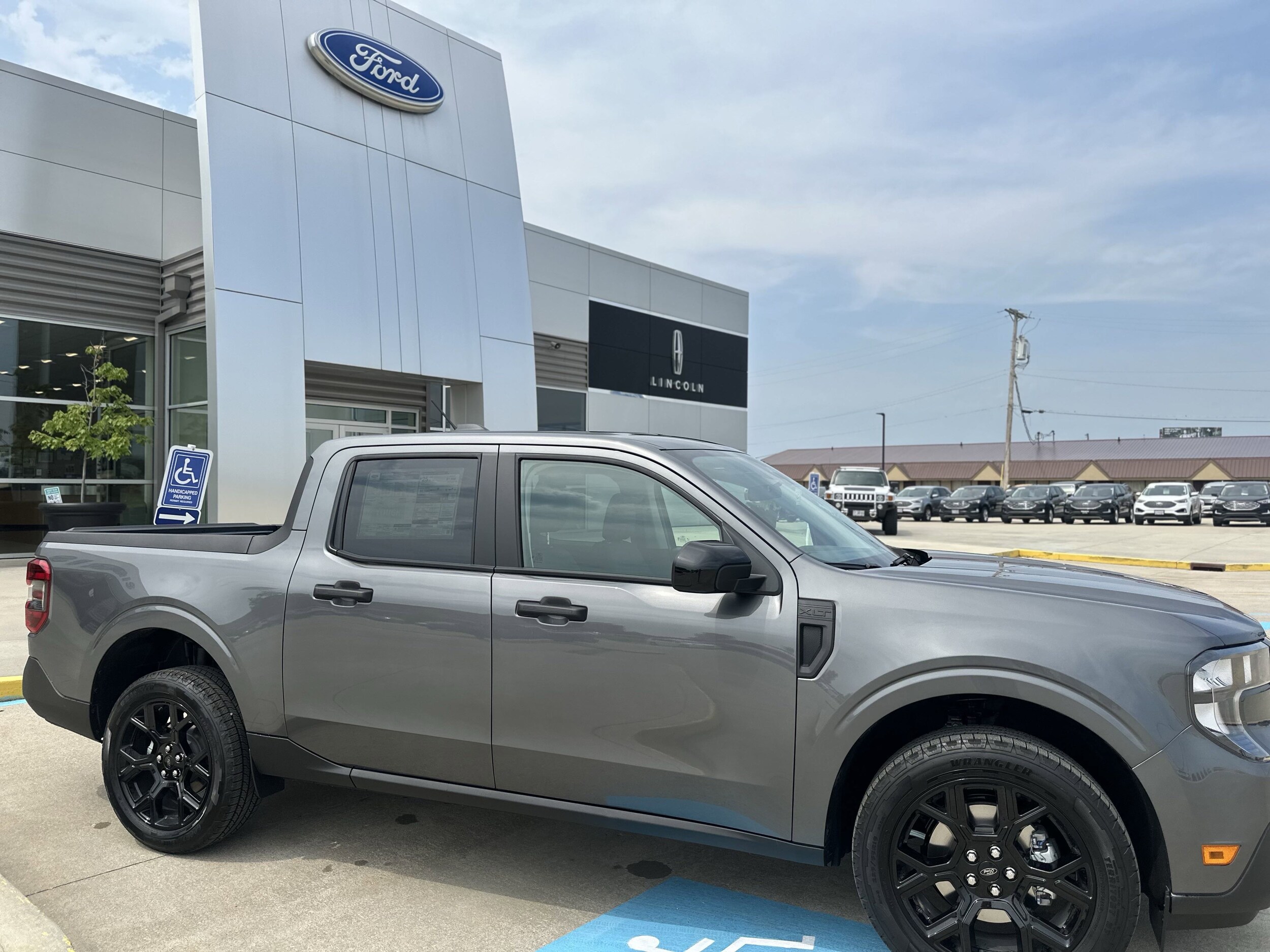 2025 Ford Maverick XLT photo 3