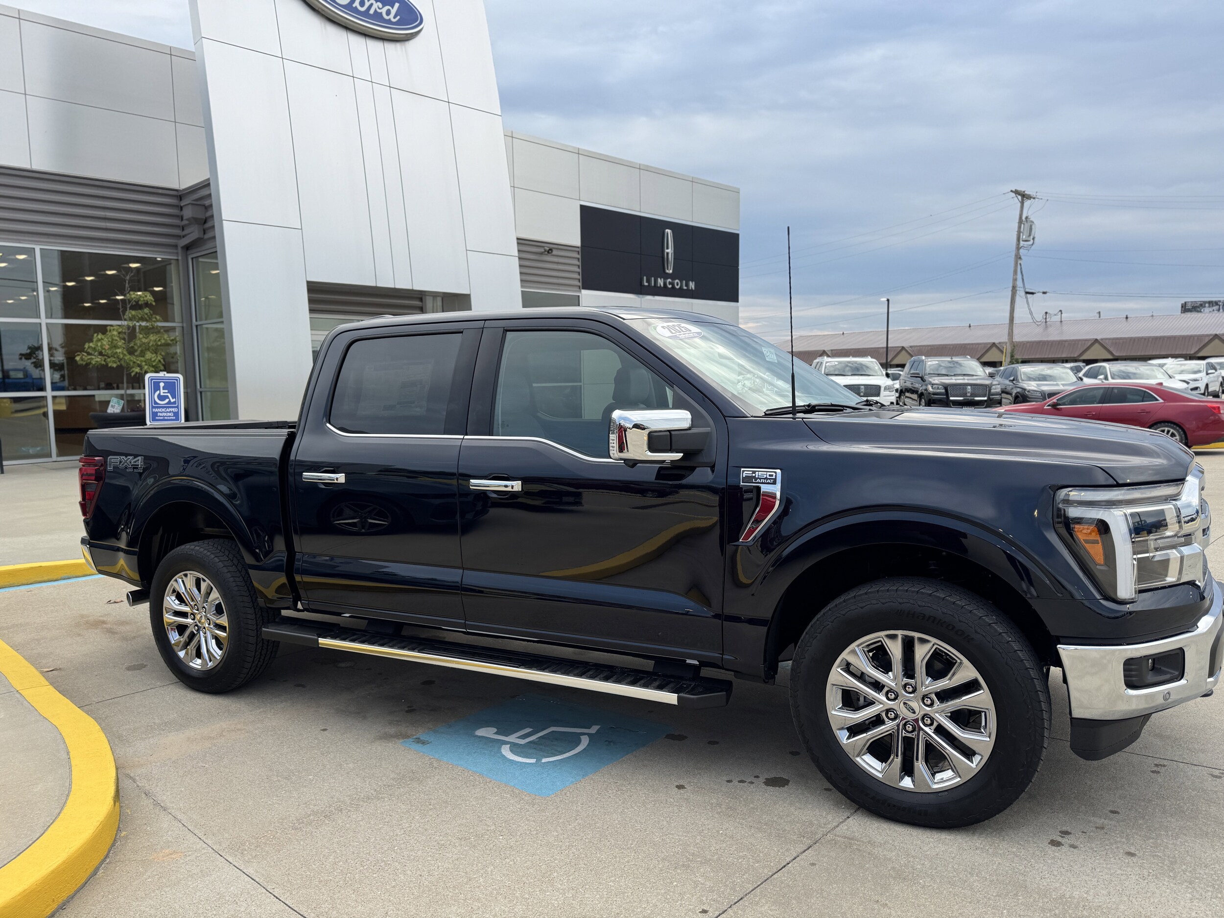 2025 Ford F-150 Lariat photo 3